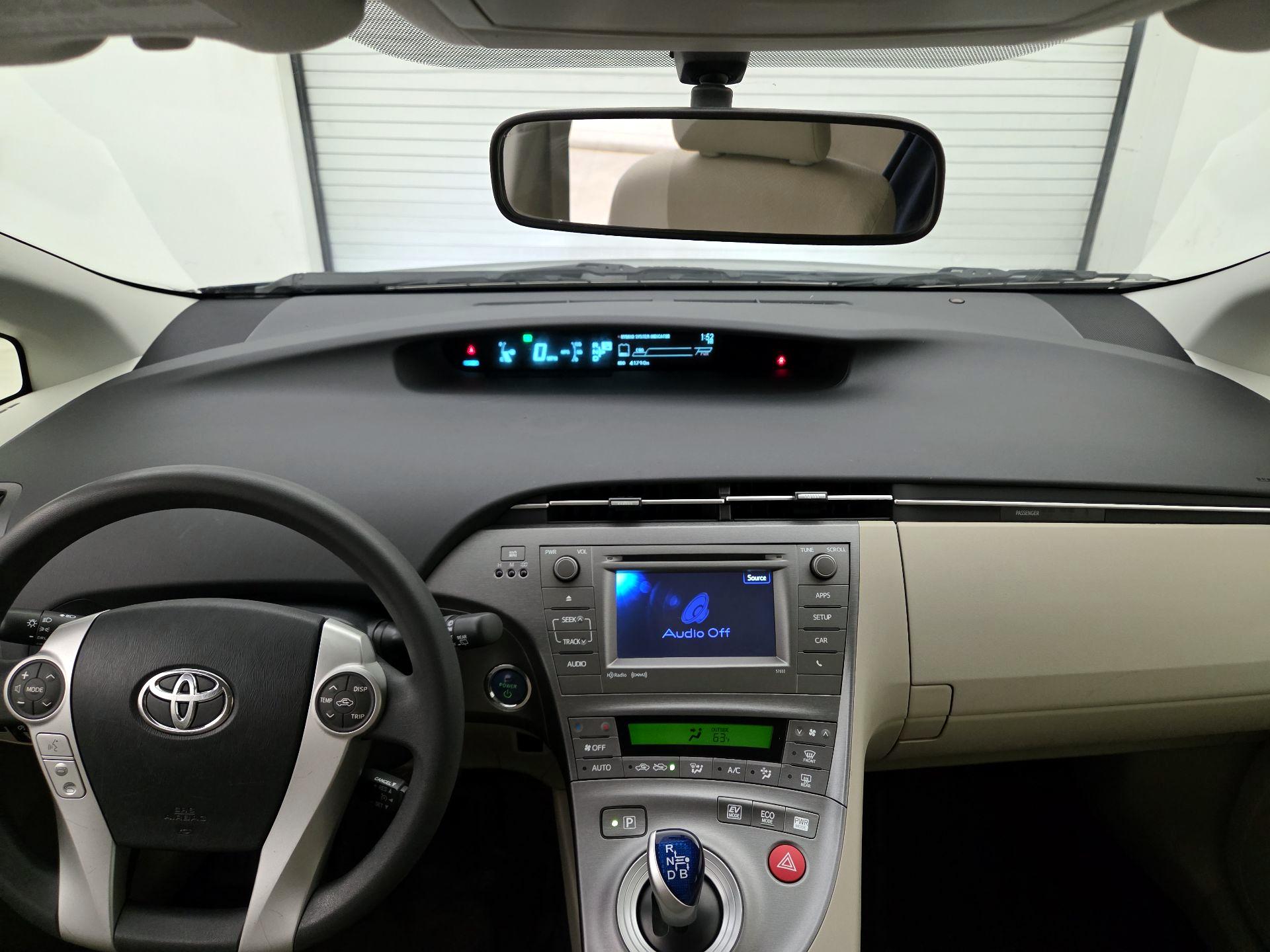 Thumbnail: 2014 Toyota Prius - 9