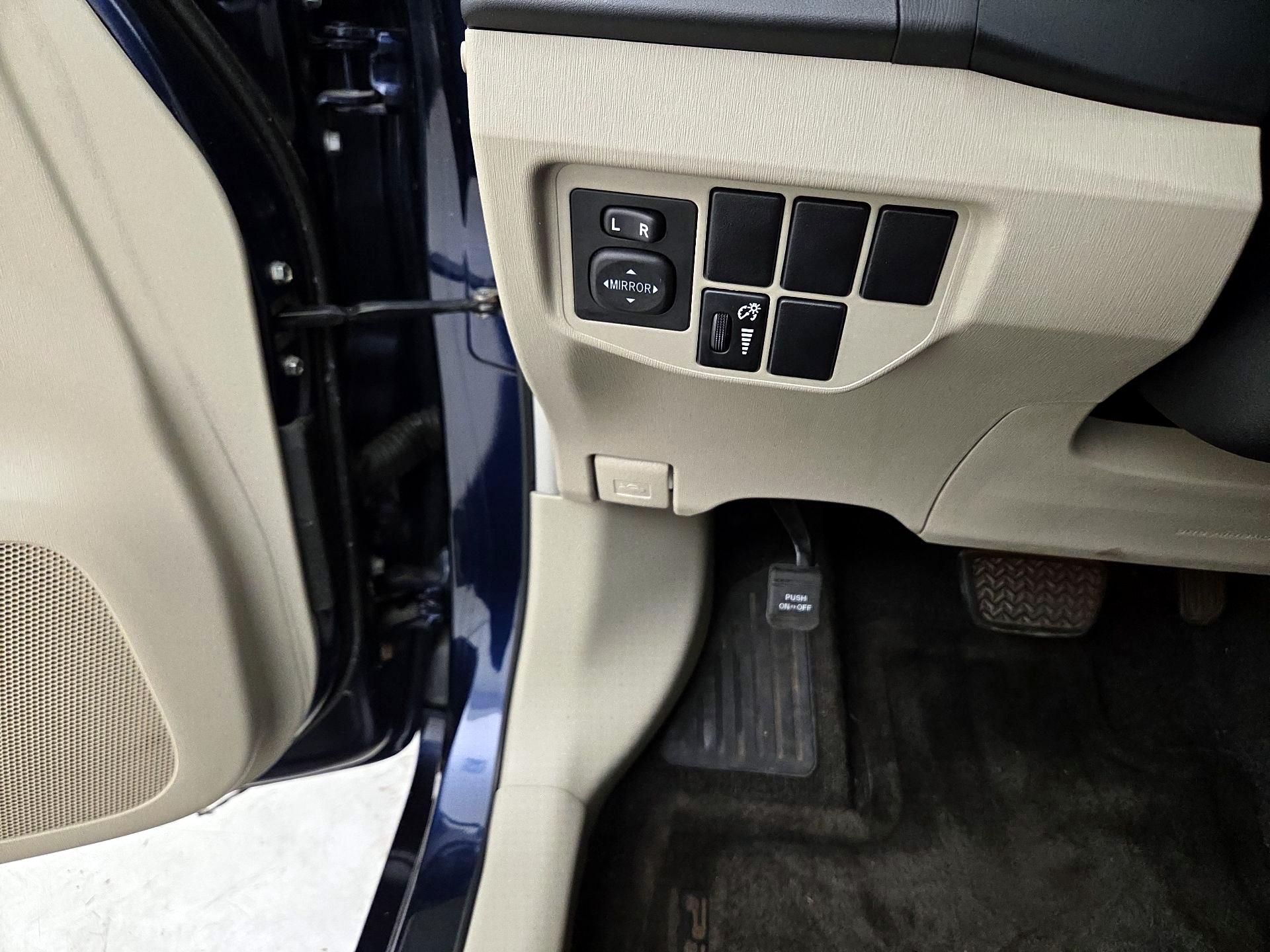 Thumbnail: 2014 Toyota Prius - 13