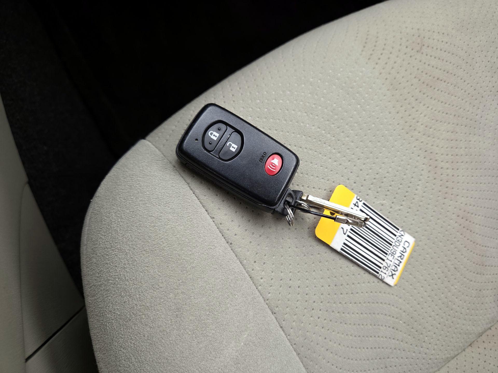 Thumbnail: 2014 Toyota Prius - 20