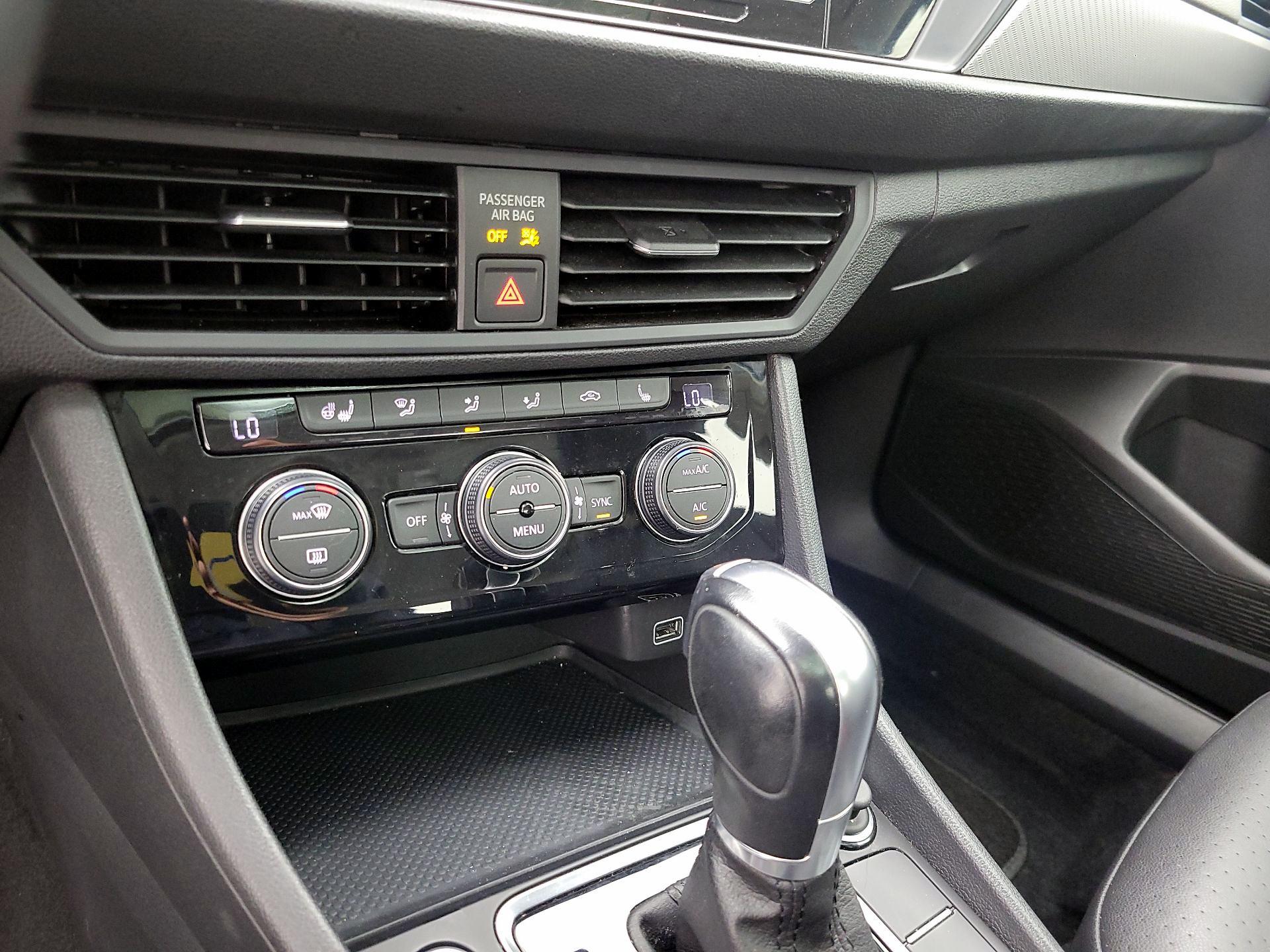 Thumbnail: 2019 Volkswagen Jetta - 16