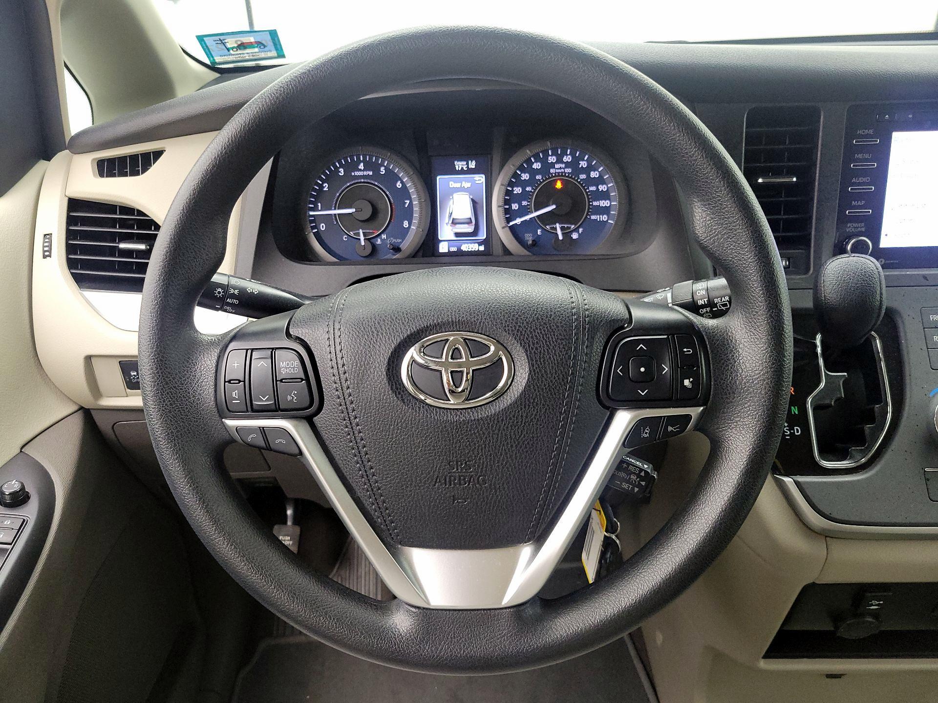 Thumbnail: 2020 Toyota Sienna - 10