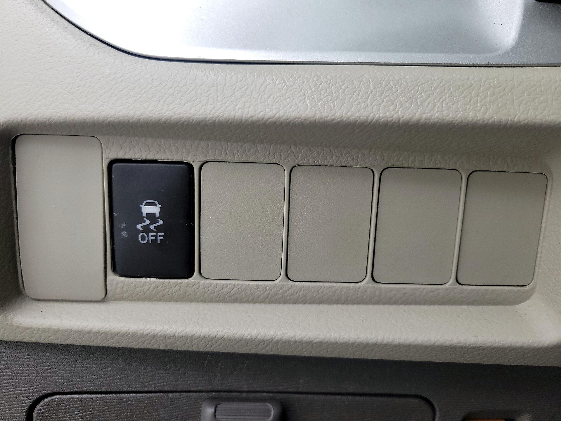 Thumbnail: 2020 Toyota Sienna - 13