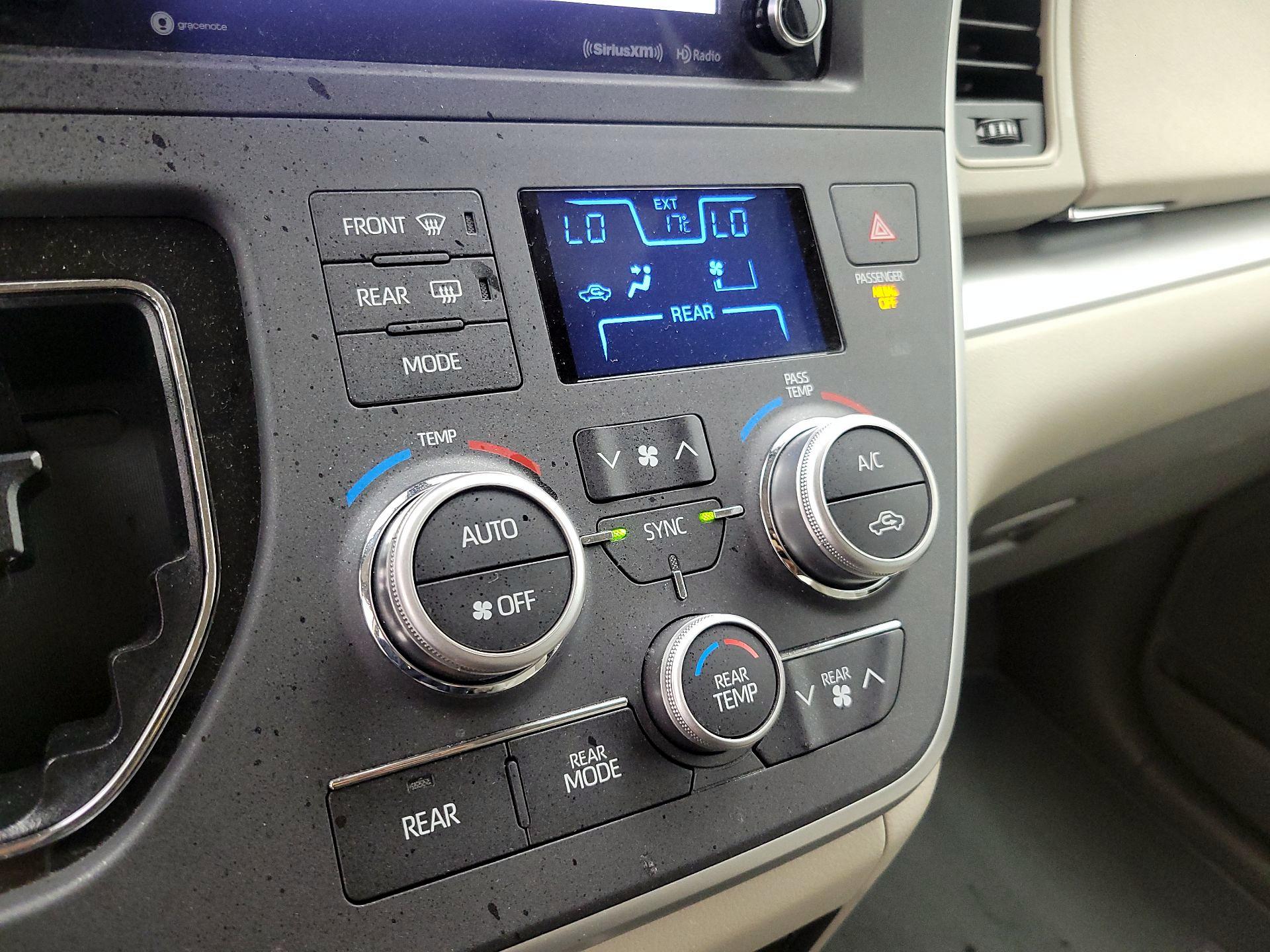 Thumbnail: 2020 Toyota Sienna - 16