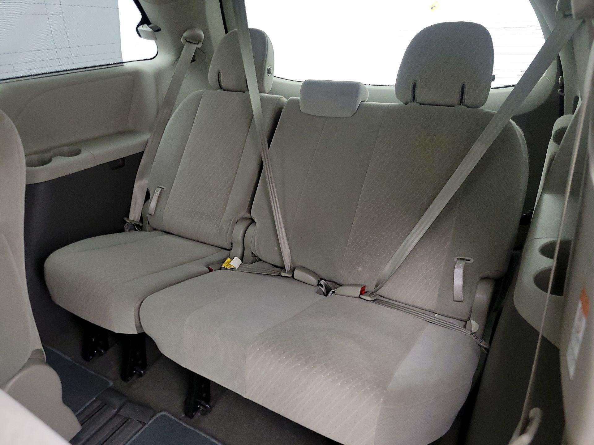 Thumbnail: 2020 Toyota Sienna - 20