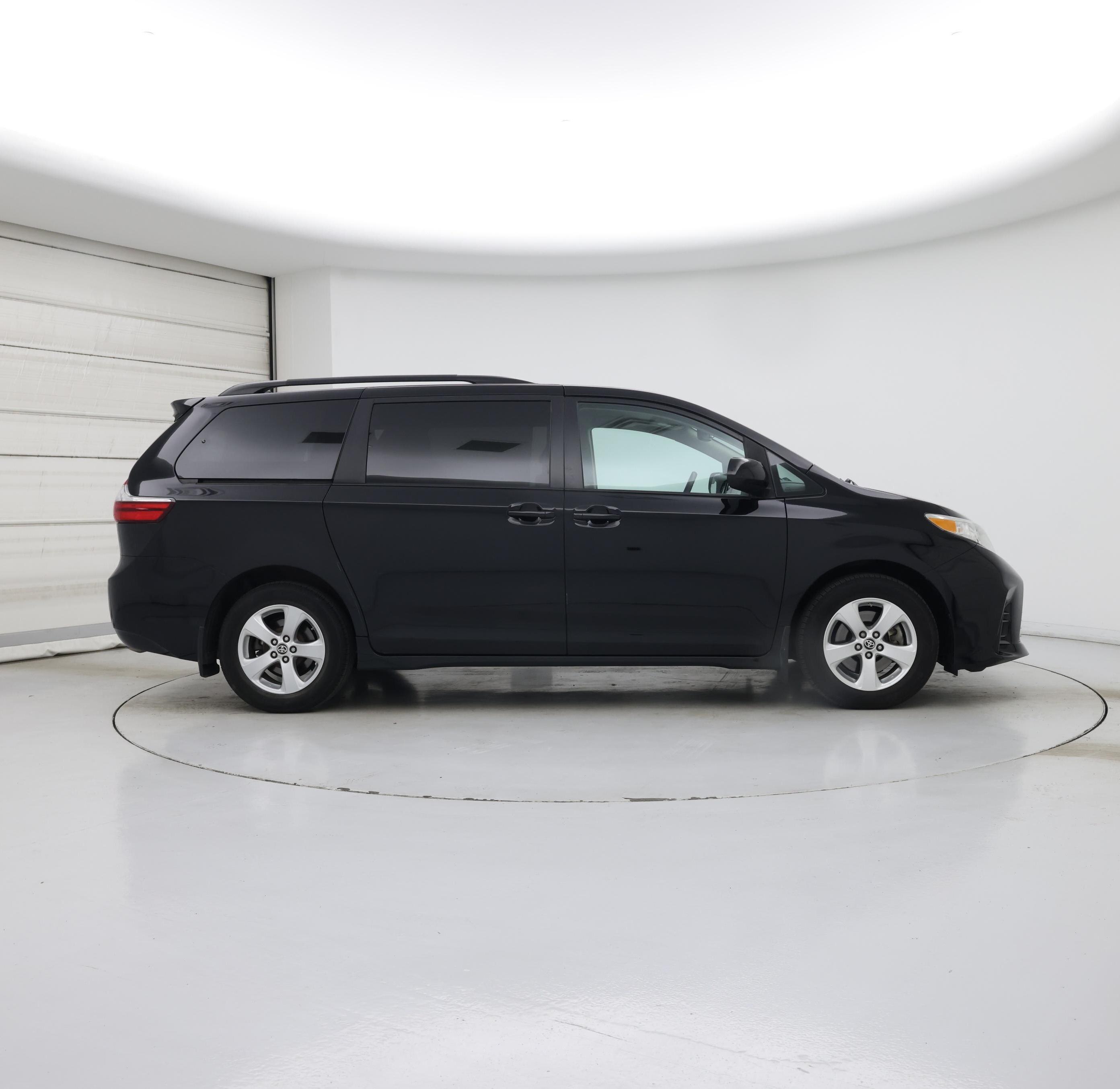 Thumbnail: 2020 Toyota Sienna - 7
