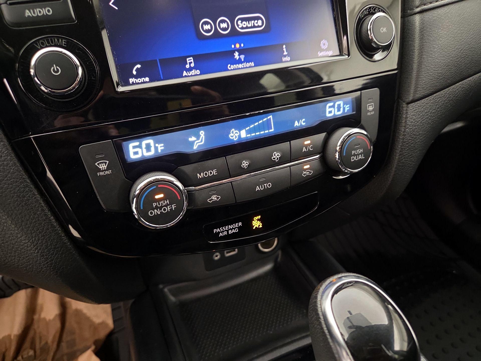 Thumbnail: 2018 Nissan Rogue - 16