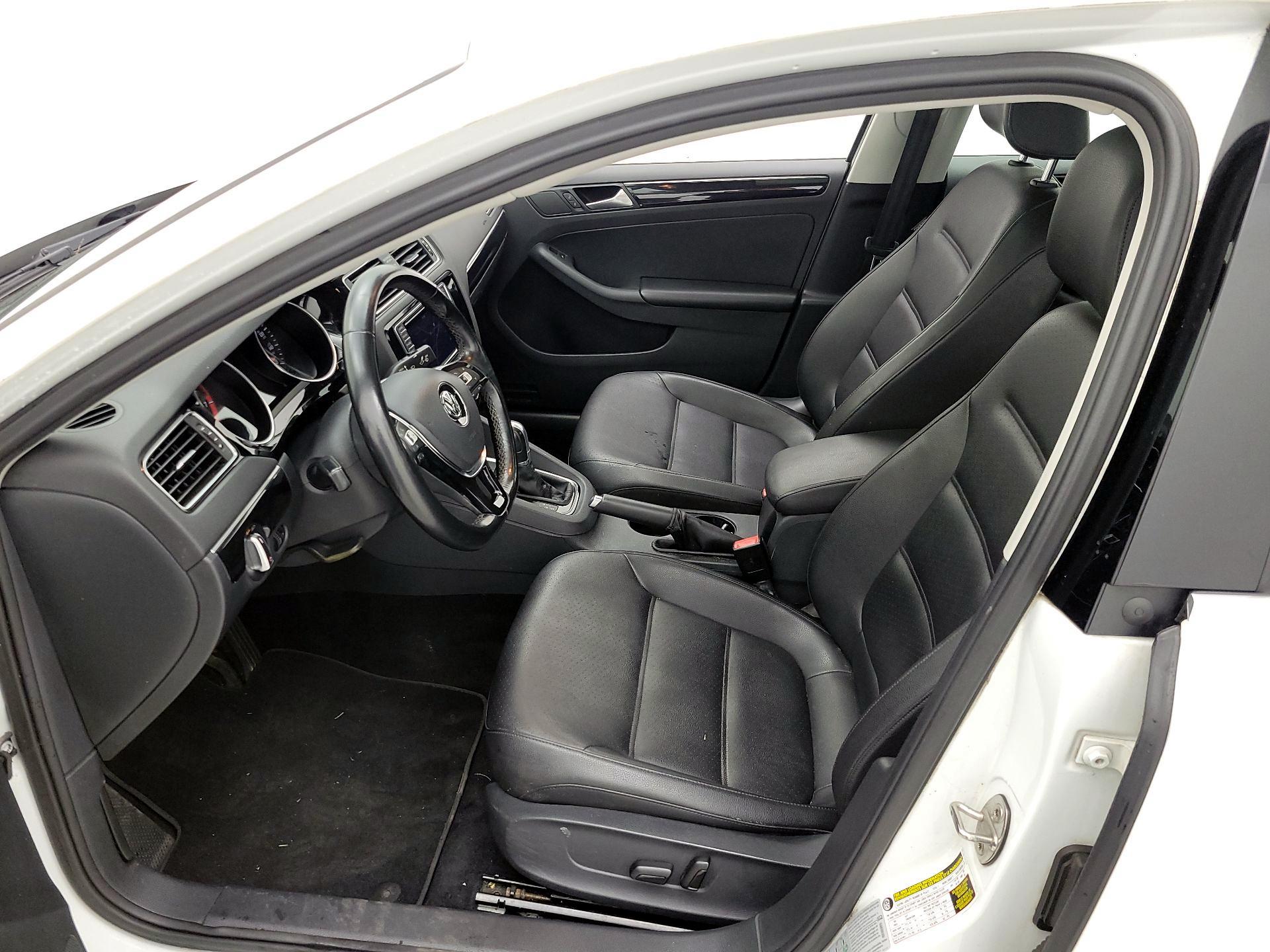 Thumbnail: 2017 Volkswagen Jetta - 11