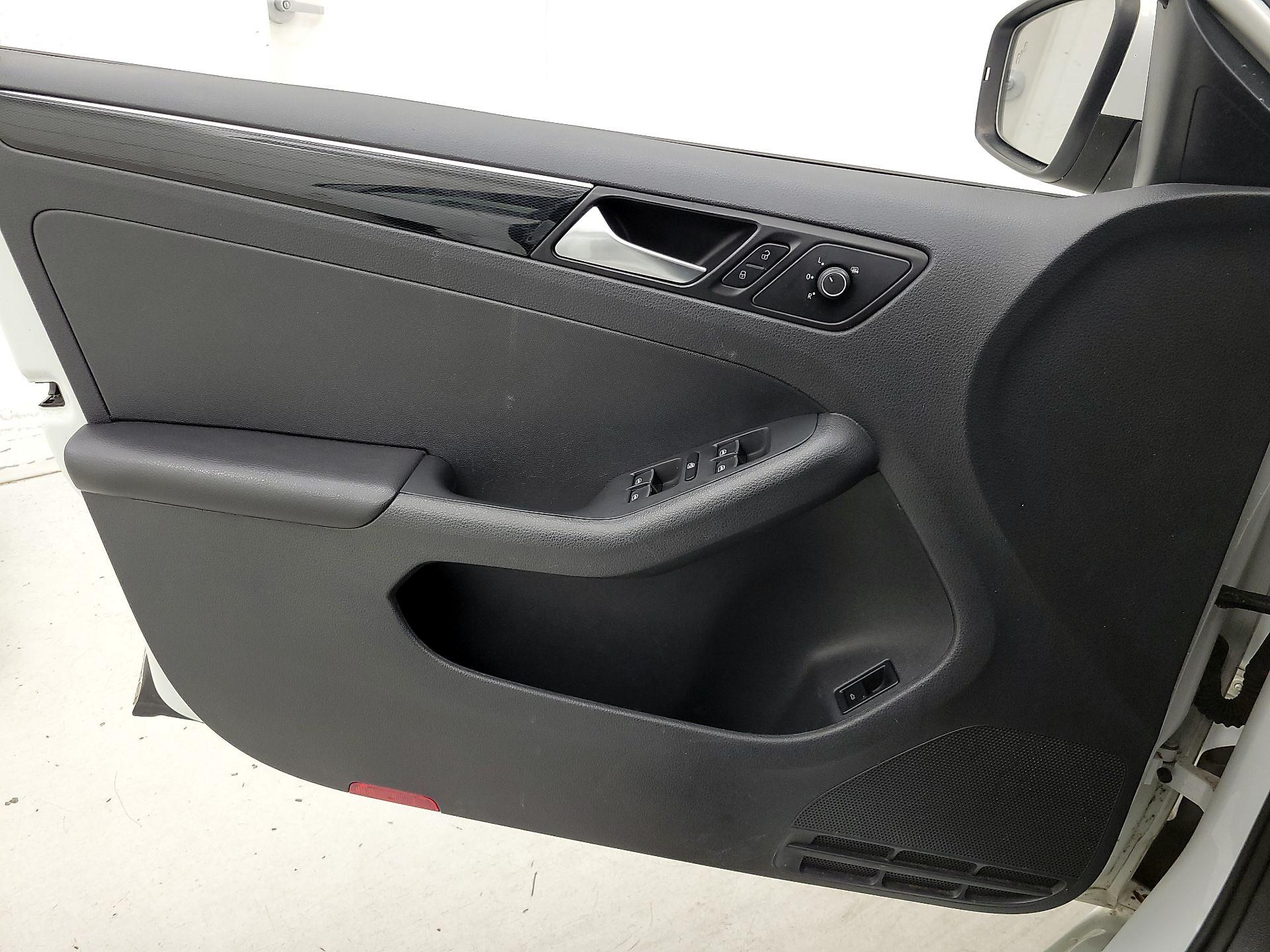 Thumbnail: 2017 Volkswagen Jetta - 12