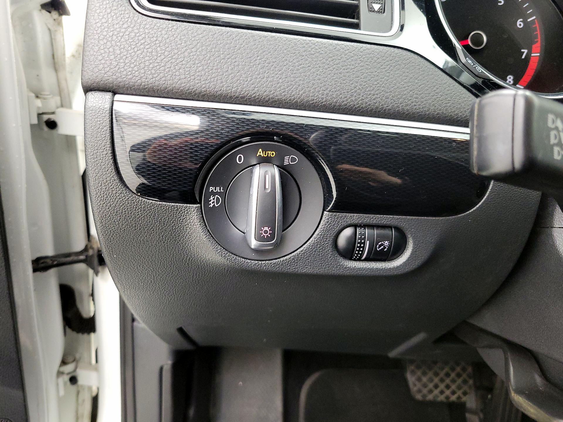 Thumbnail: 2017 Volkswagen Jetta - 13