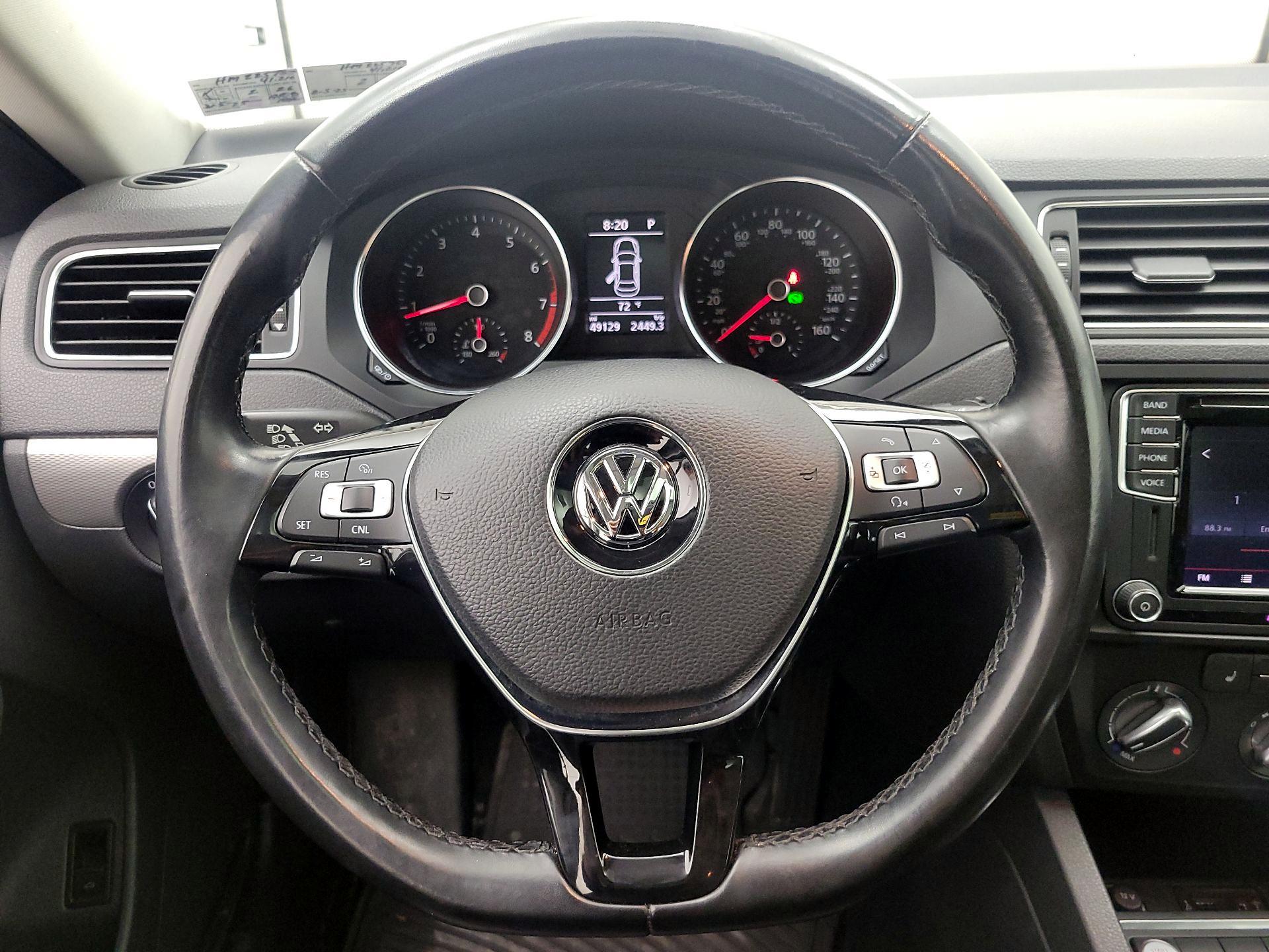 Thumbnail: 2017 Volkswagen Jetta - 10