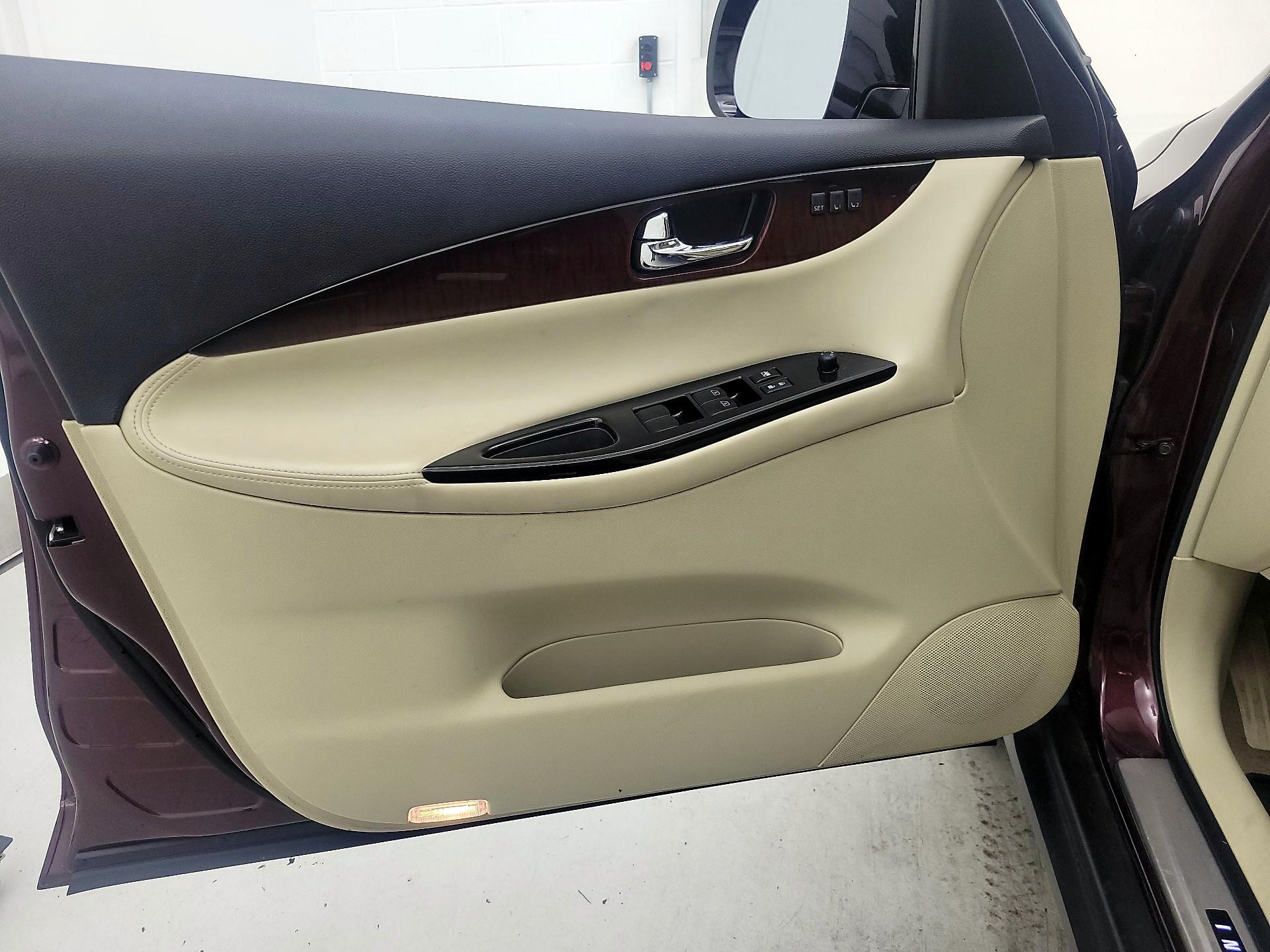 Thumbnail: 2017 INFINITI QX50 - 12