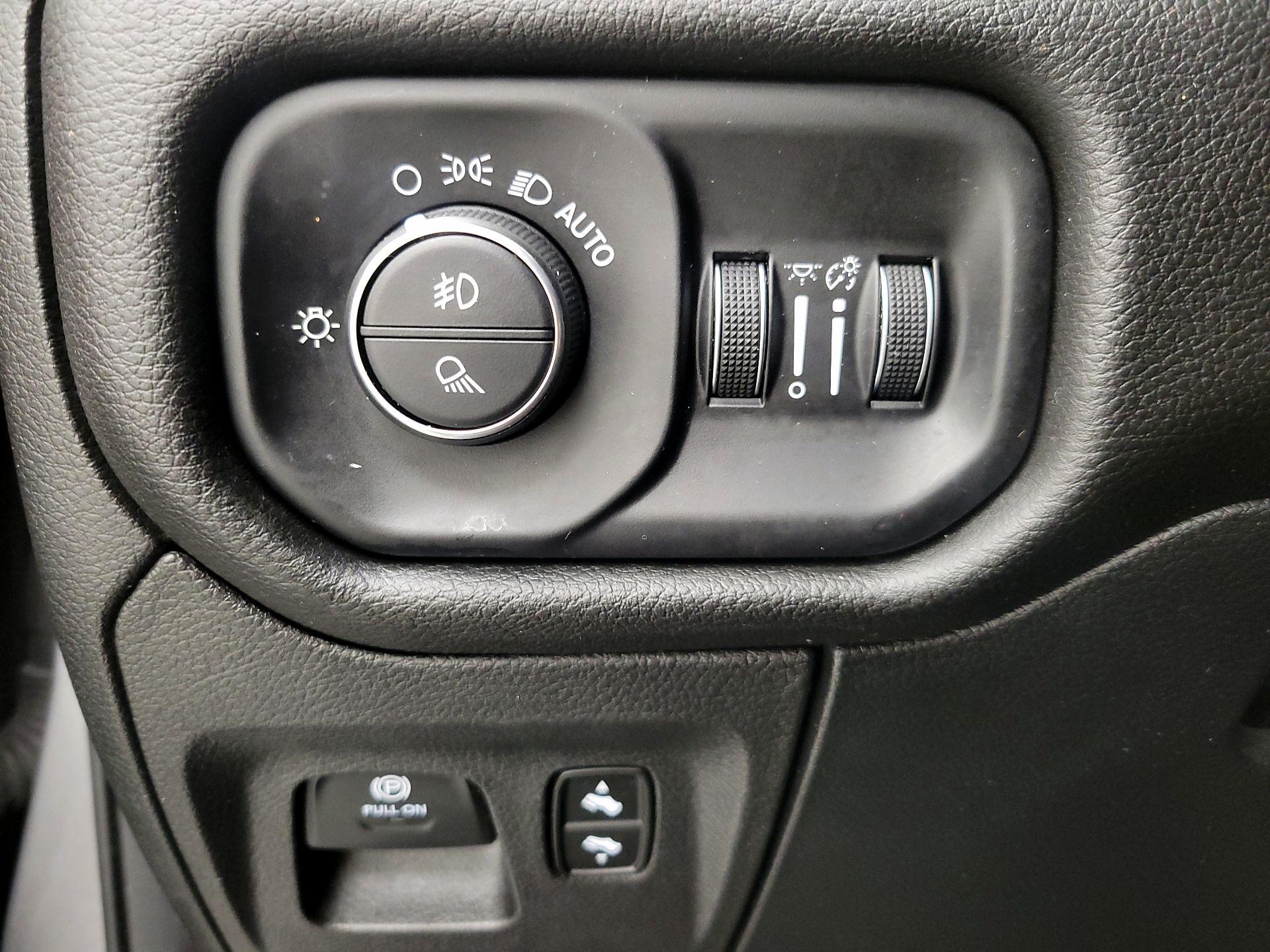 Thumbnail: 2025 RAM 1500 - 13