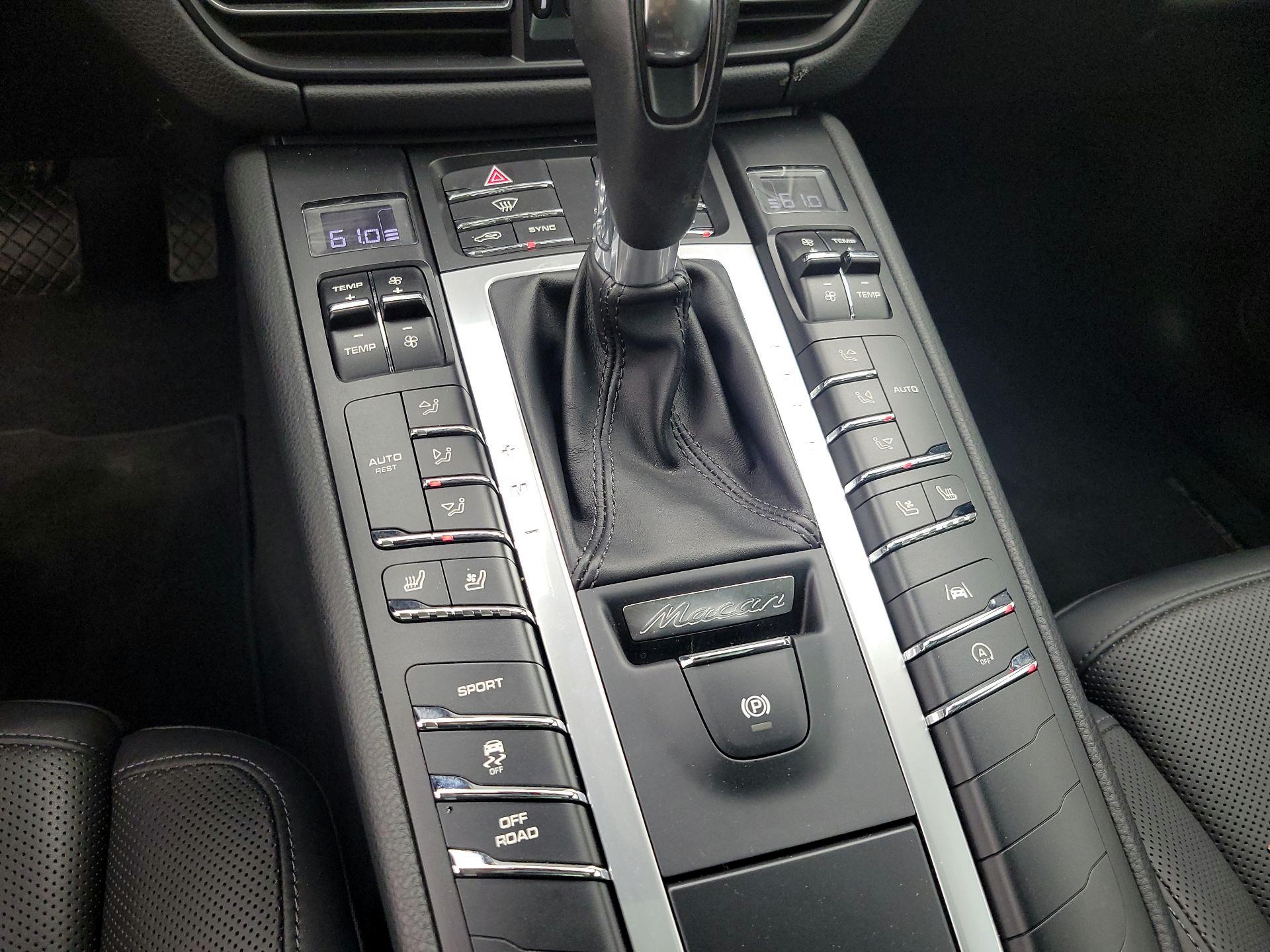 Thumbnail: 2021 Porsche Macan - 17