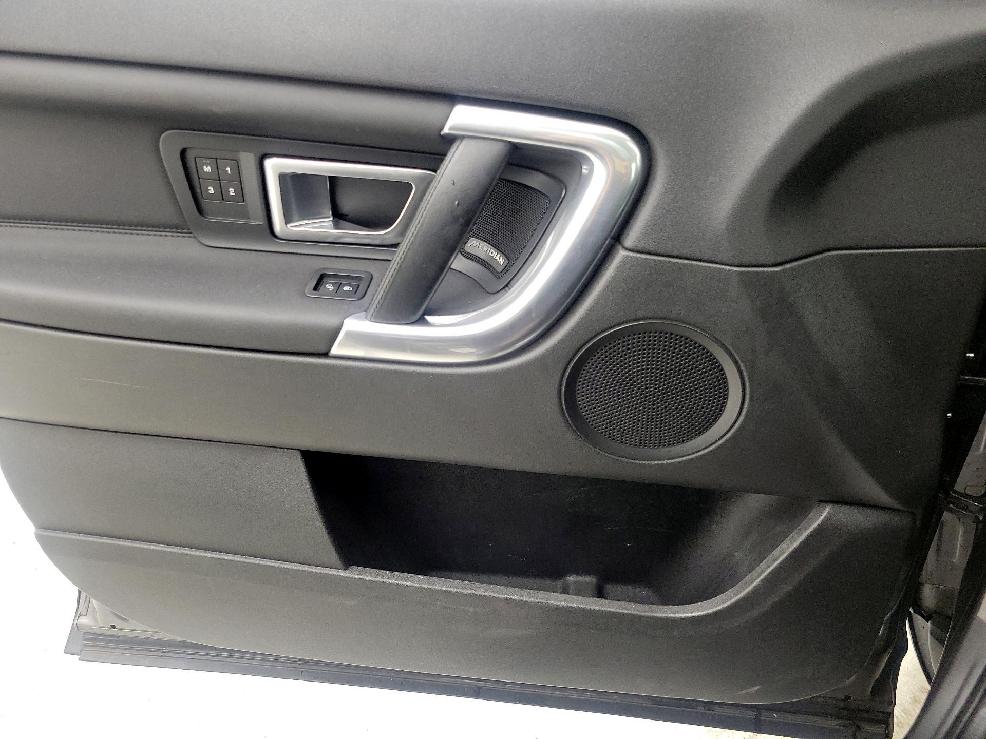 Thumbnail: 2019 Land Rover Discovery Sport - 12