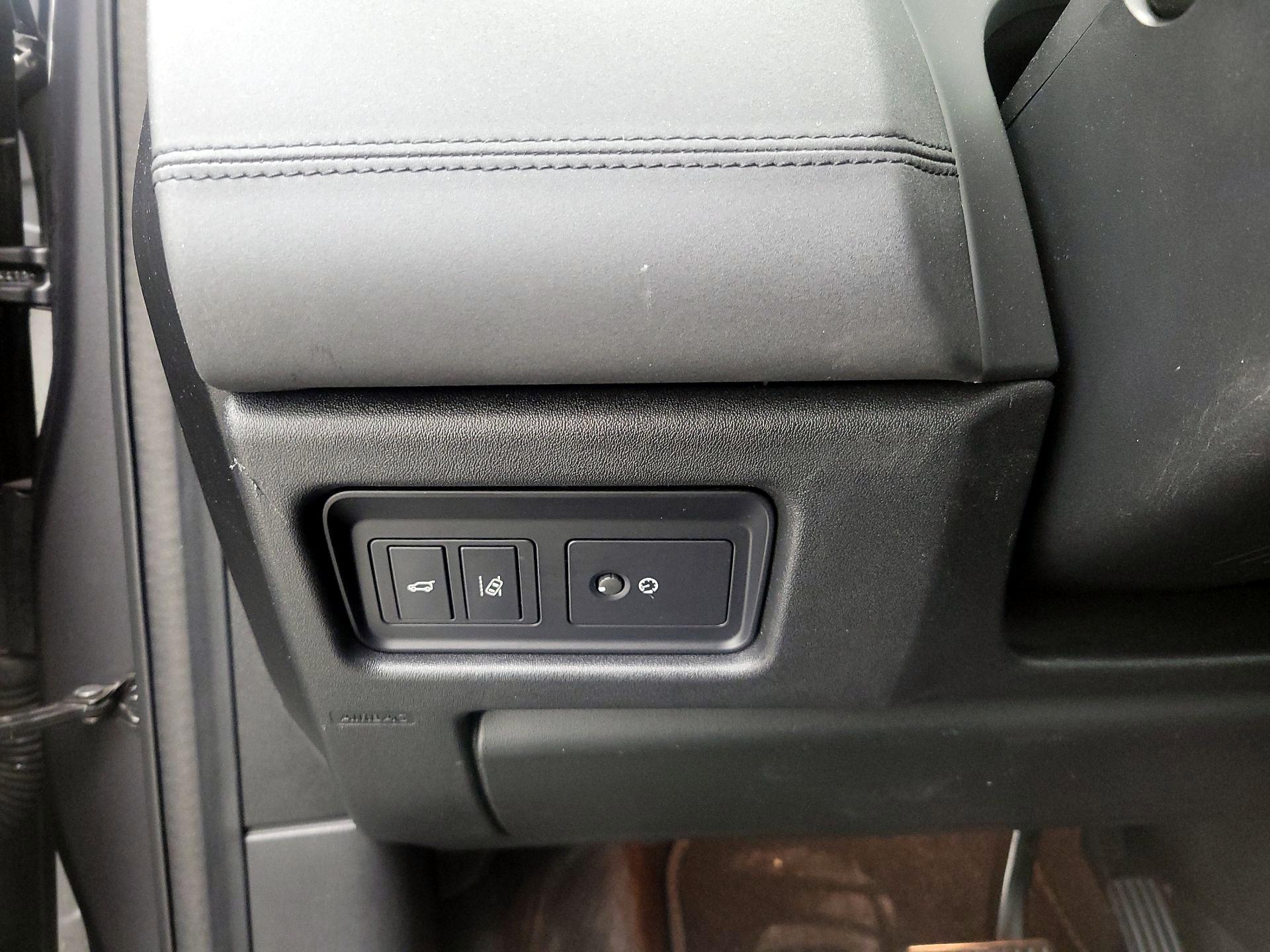 Thumbnail: 2019 Land Rover Discovery Sport - 13