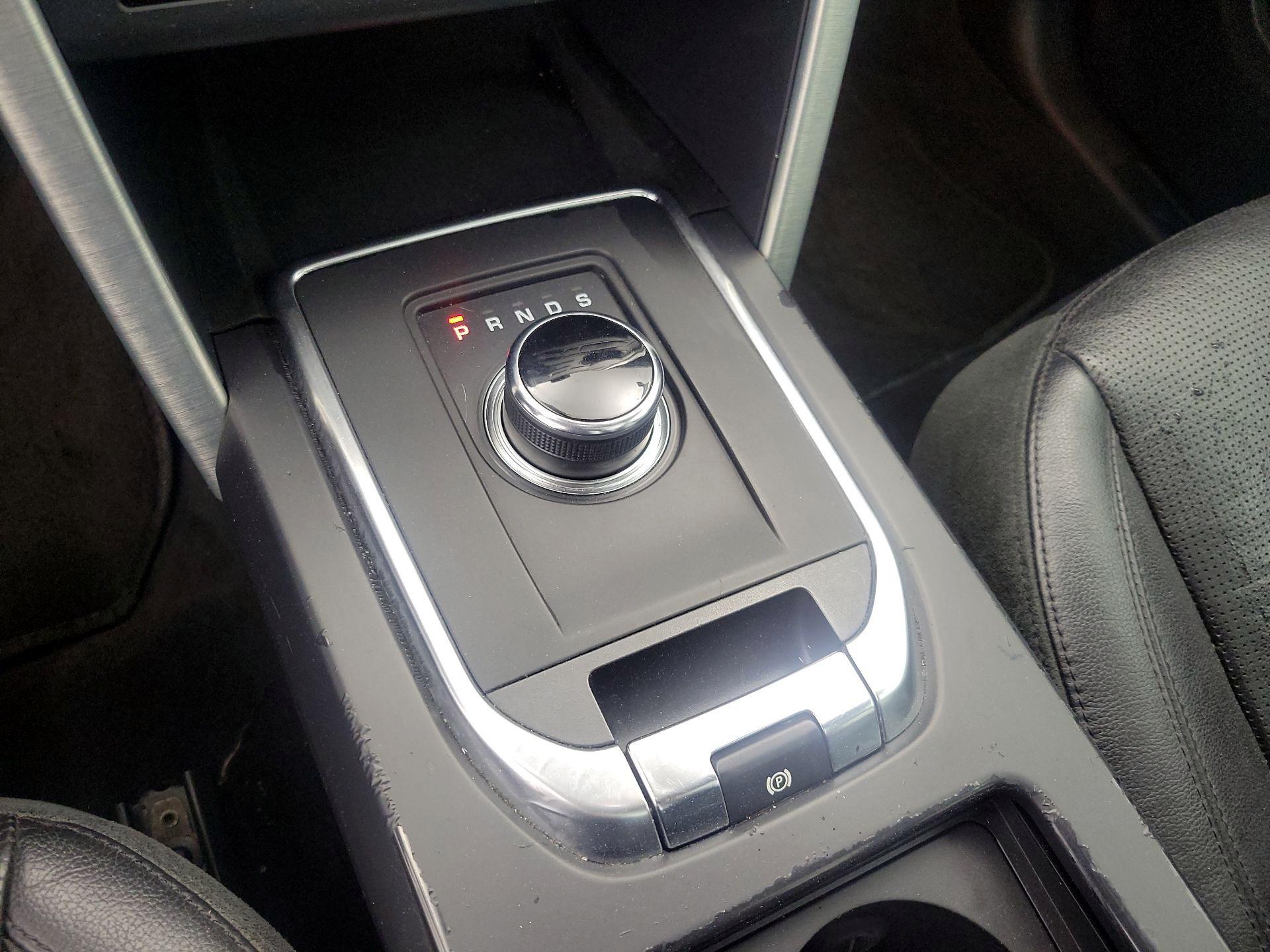 Thumbnail: 2019 Land Rover Discovery Sport - 17