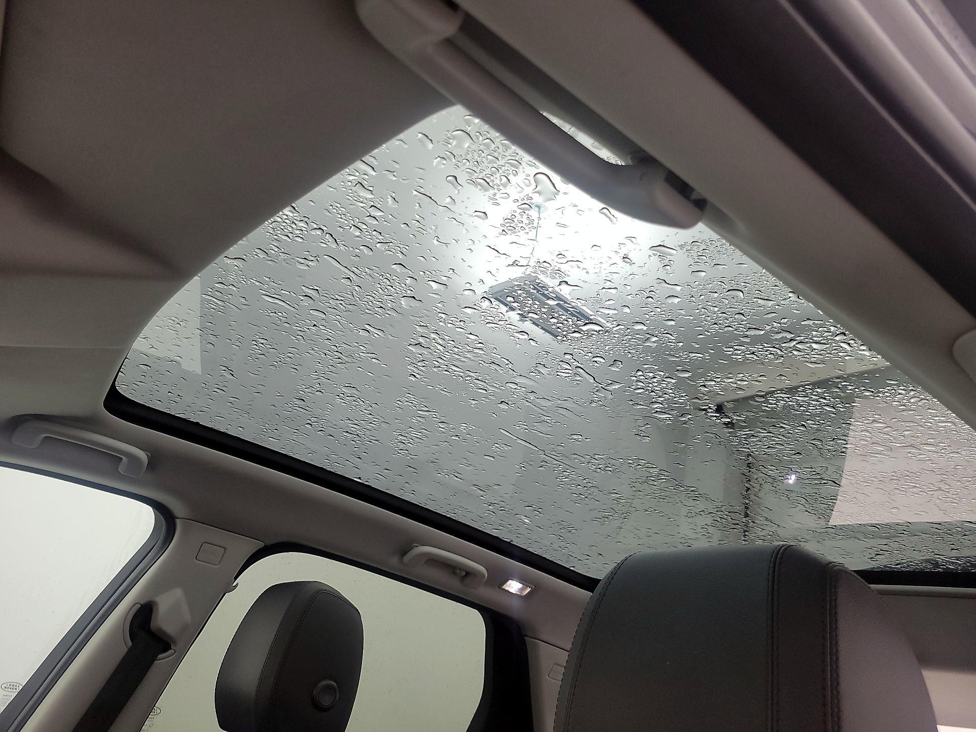 Thumbnail: 2019 Land Rover Discovery Sport - 18