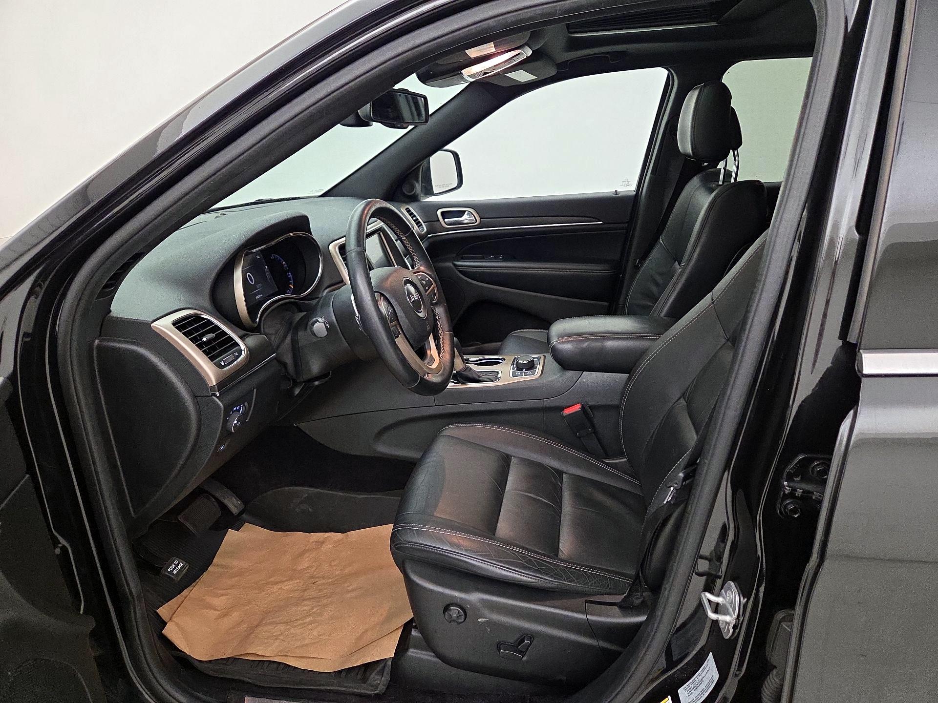 Thumbnail: 2016 Jeep Grand Cherokee - 11