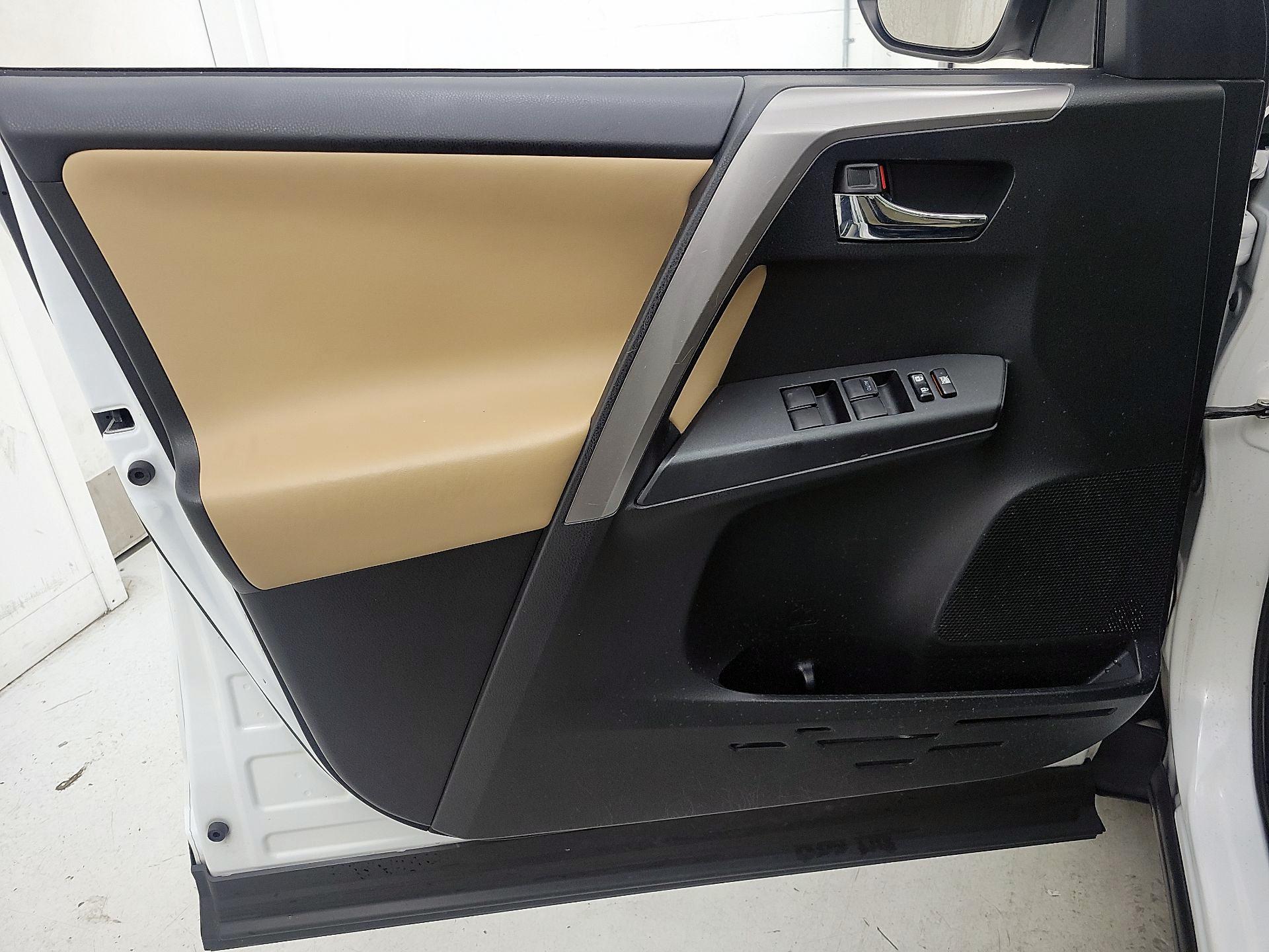 Thumbnail: 2017 Toyota RAV4 - 12