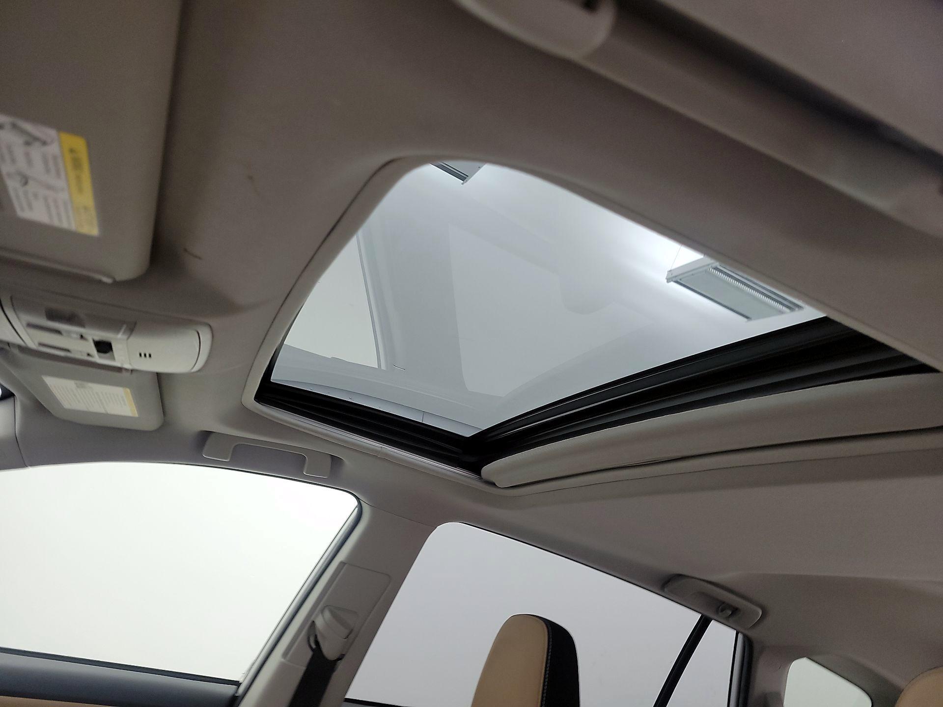 Thumbnail: 2017 Toyota RAV4 - 17