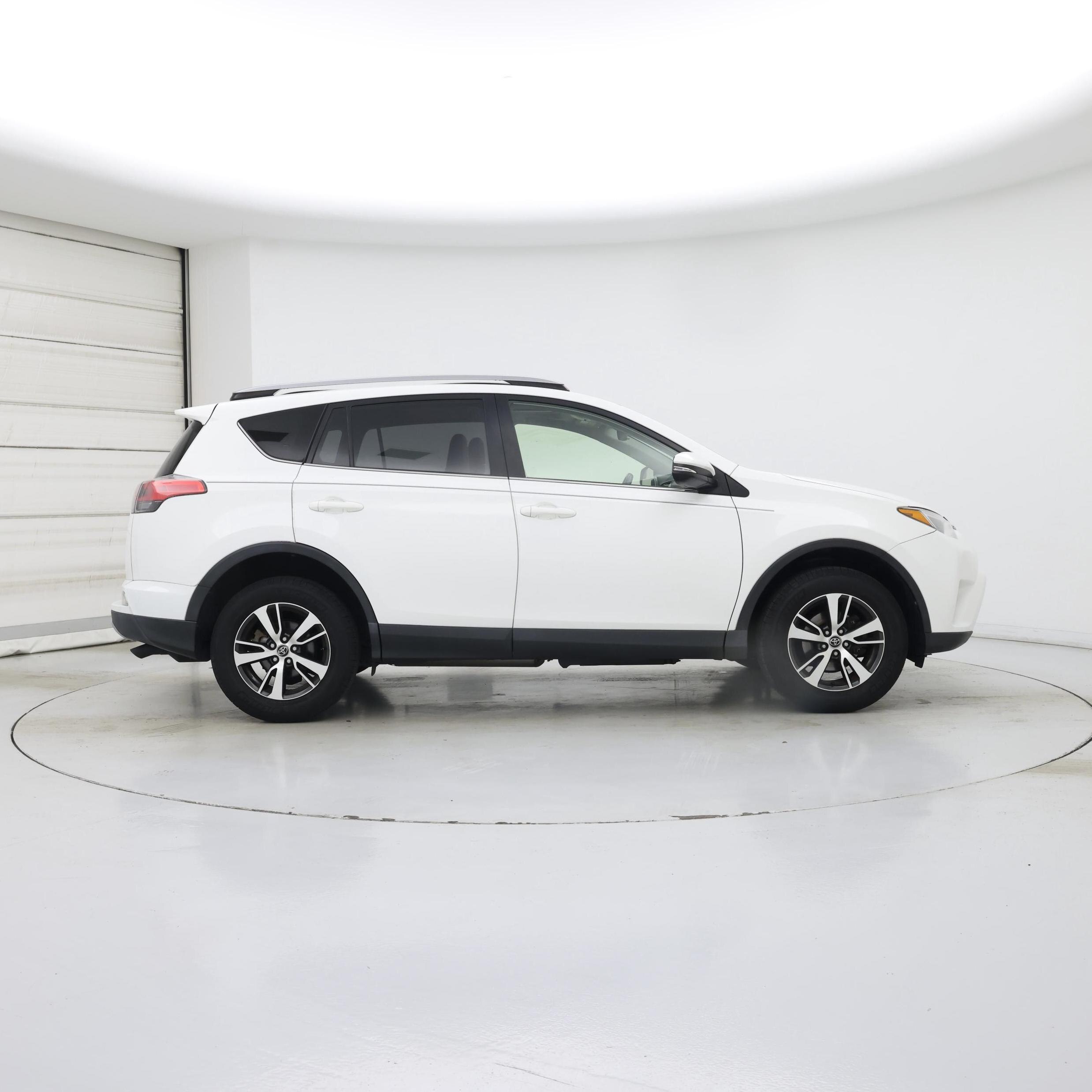 Thumbnail: 2017 Toyota RAV4 - 7