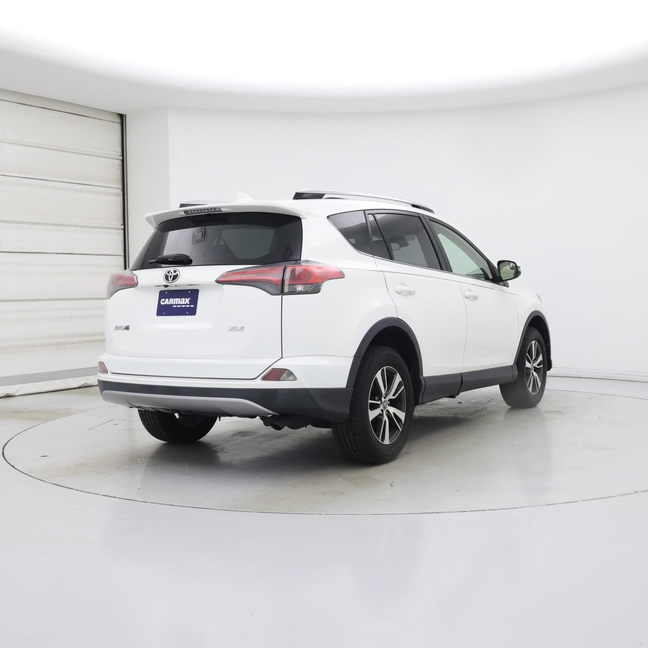 Thumbnail: 2017 Toyota RAV4 - 8