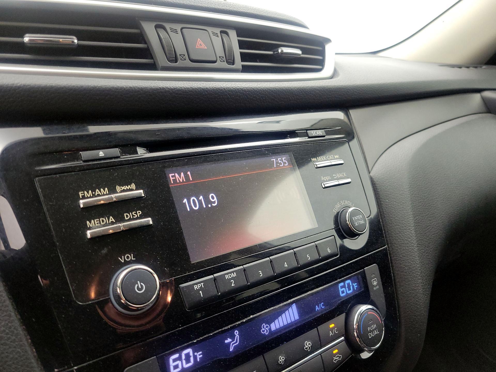 Thumbnail: 2015 Nissan Rogue - 14