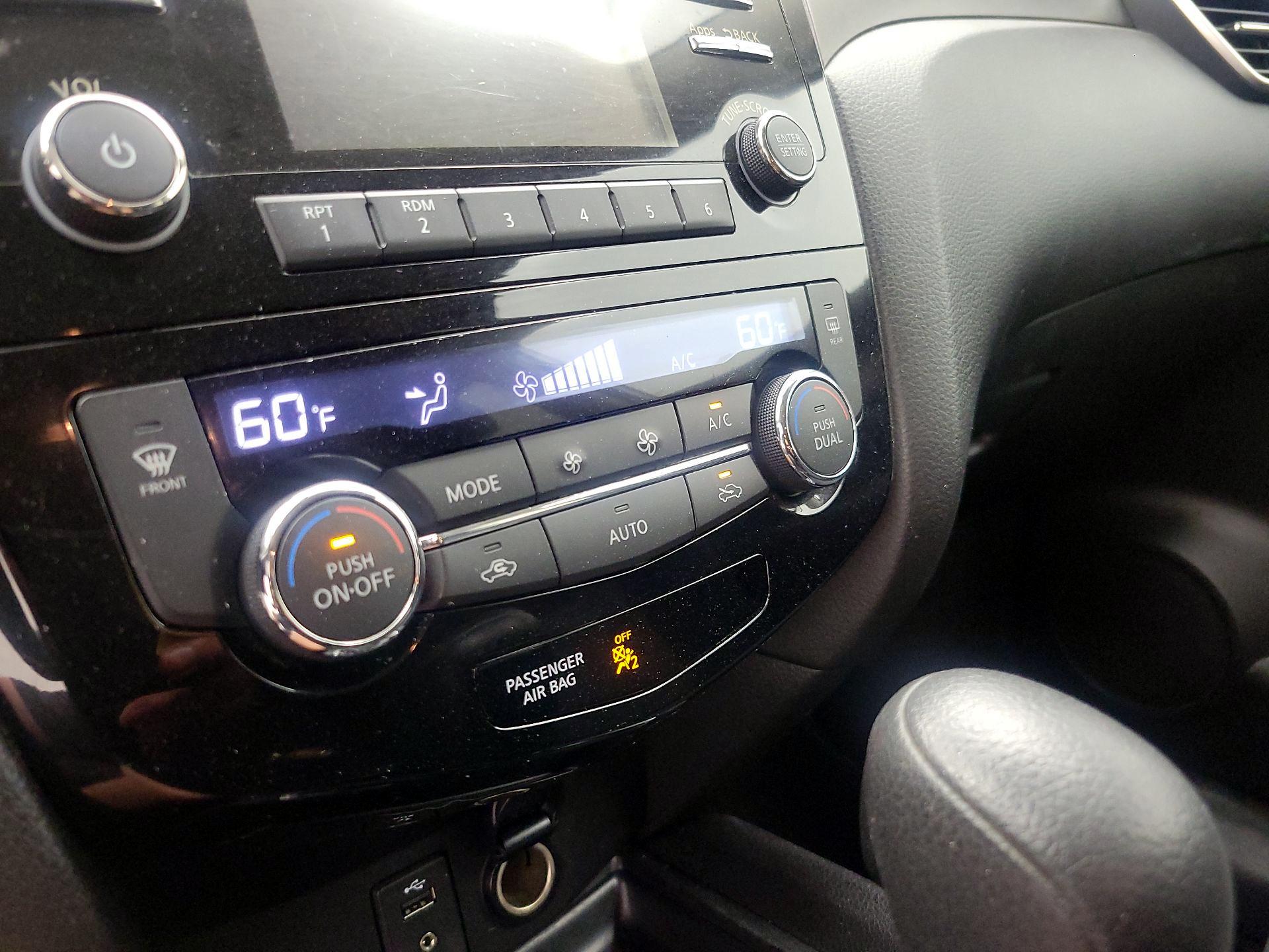 Thumbnail: 2015 Nissan Rogue - 15