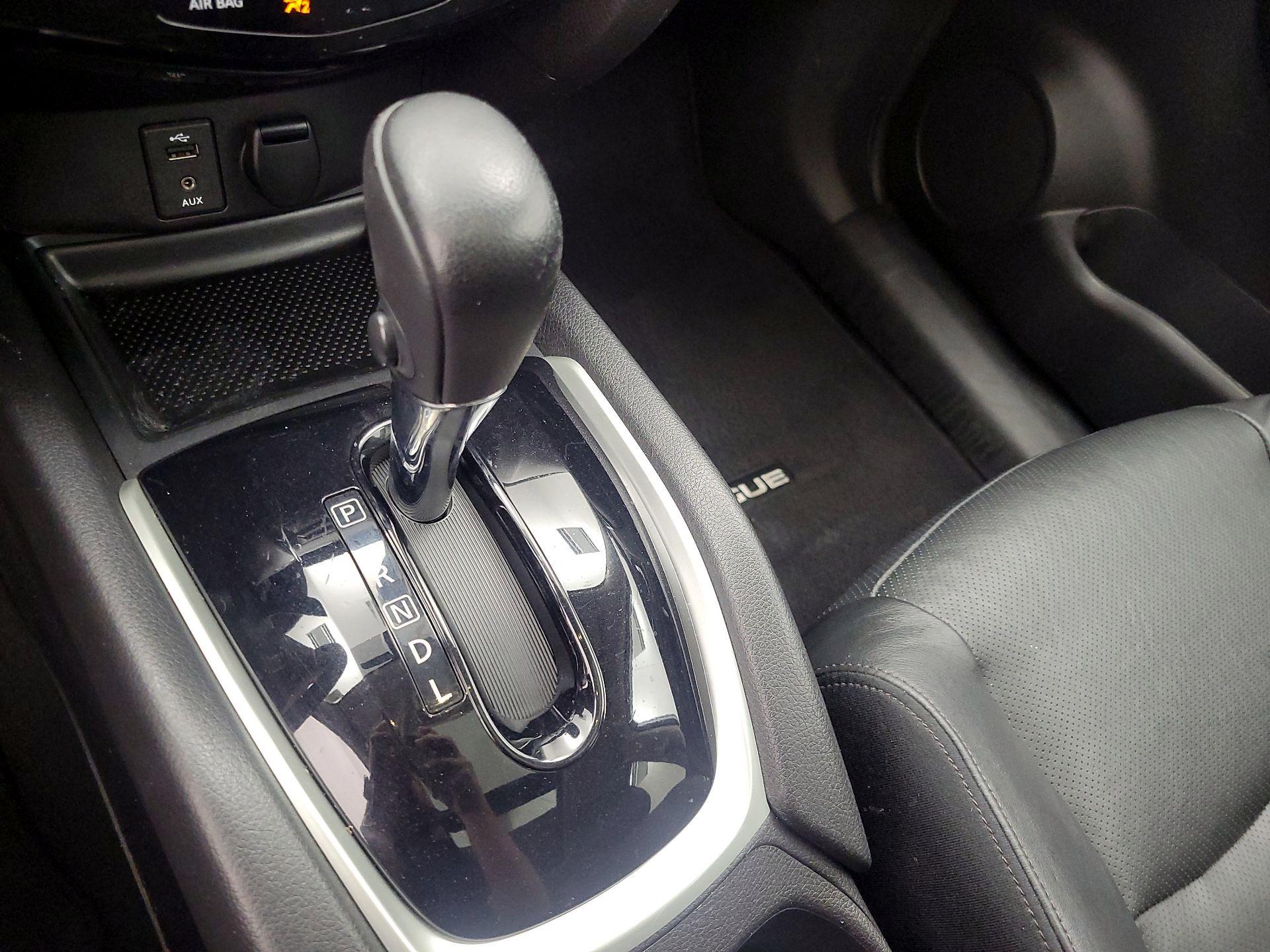 Thumbnail: 2015 Nissan Rogue - 17