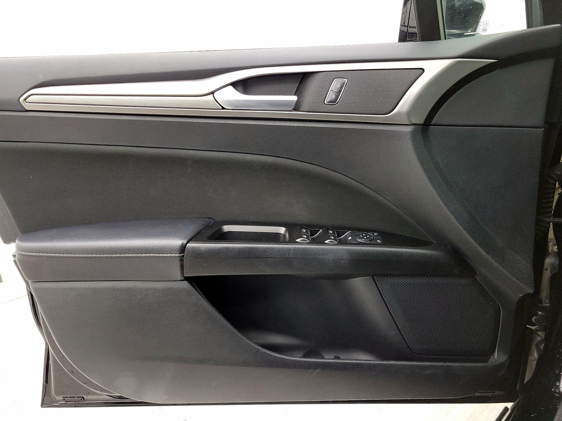 Thumbnail: 2017 Ford Fusion - 12