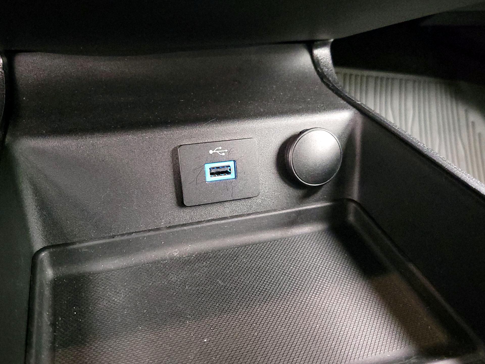 Thumbnail: 2017 Ford Fusion - 18