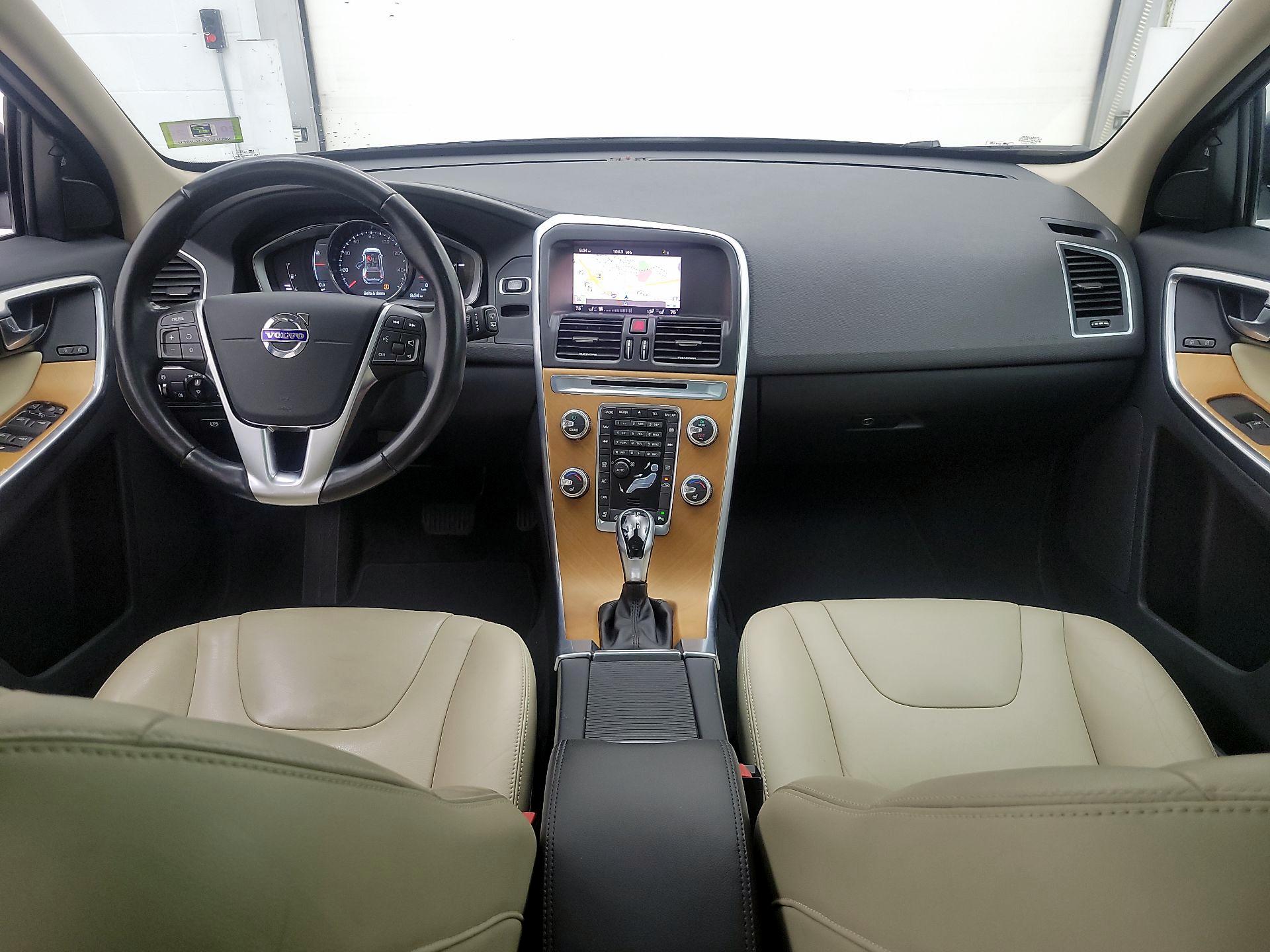 Thumbnail: 2017 Volvo XC60 - 9