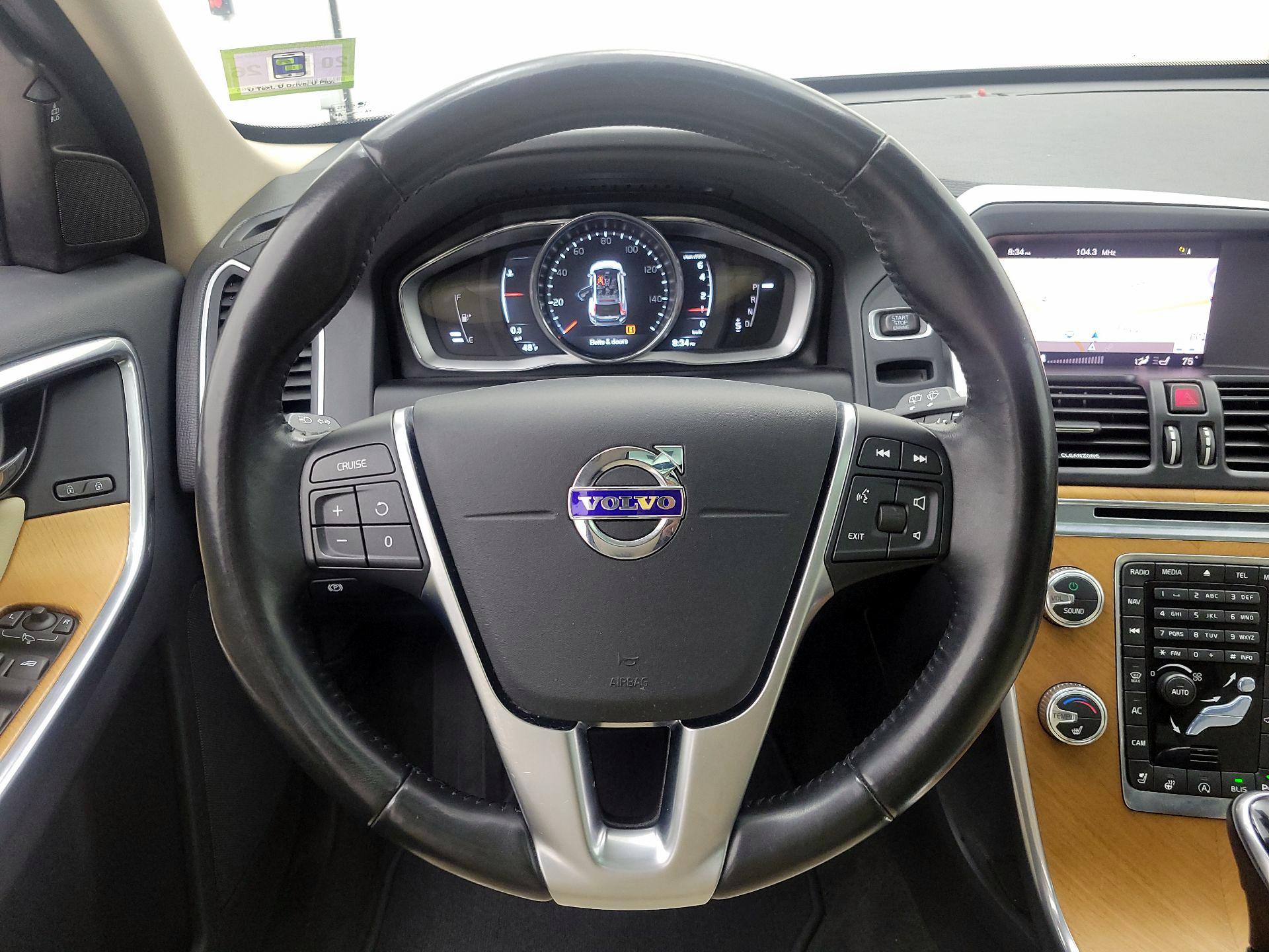 Thumbnail: 2017 Volvo XC60 - 10