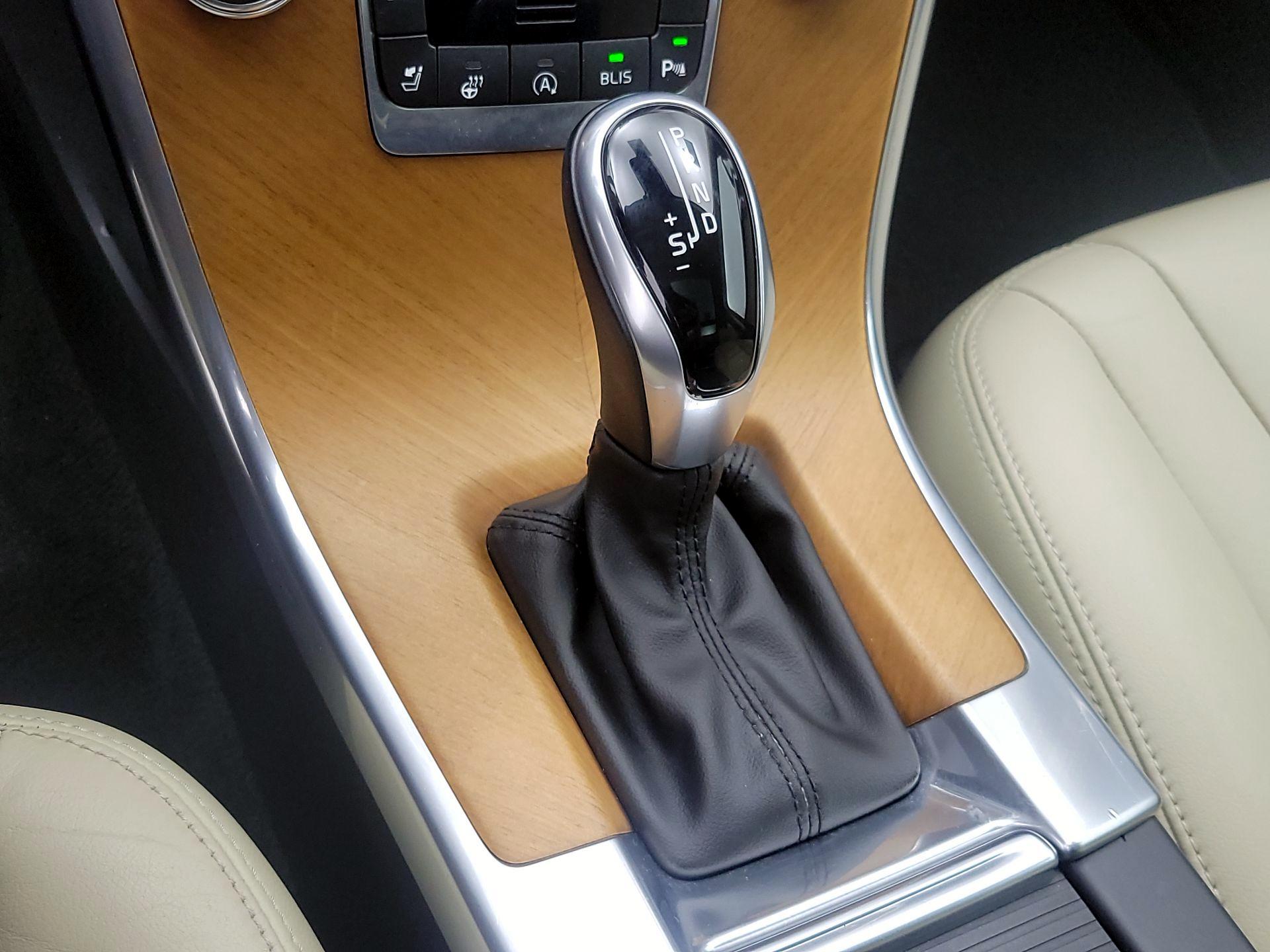 Thumbnail: 2017 Volvo XC60 - 18