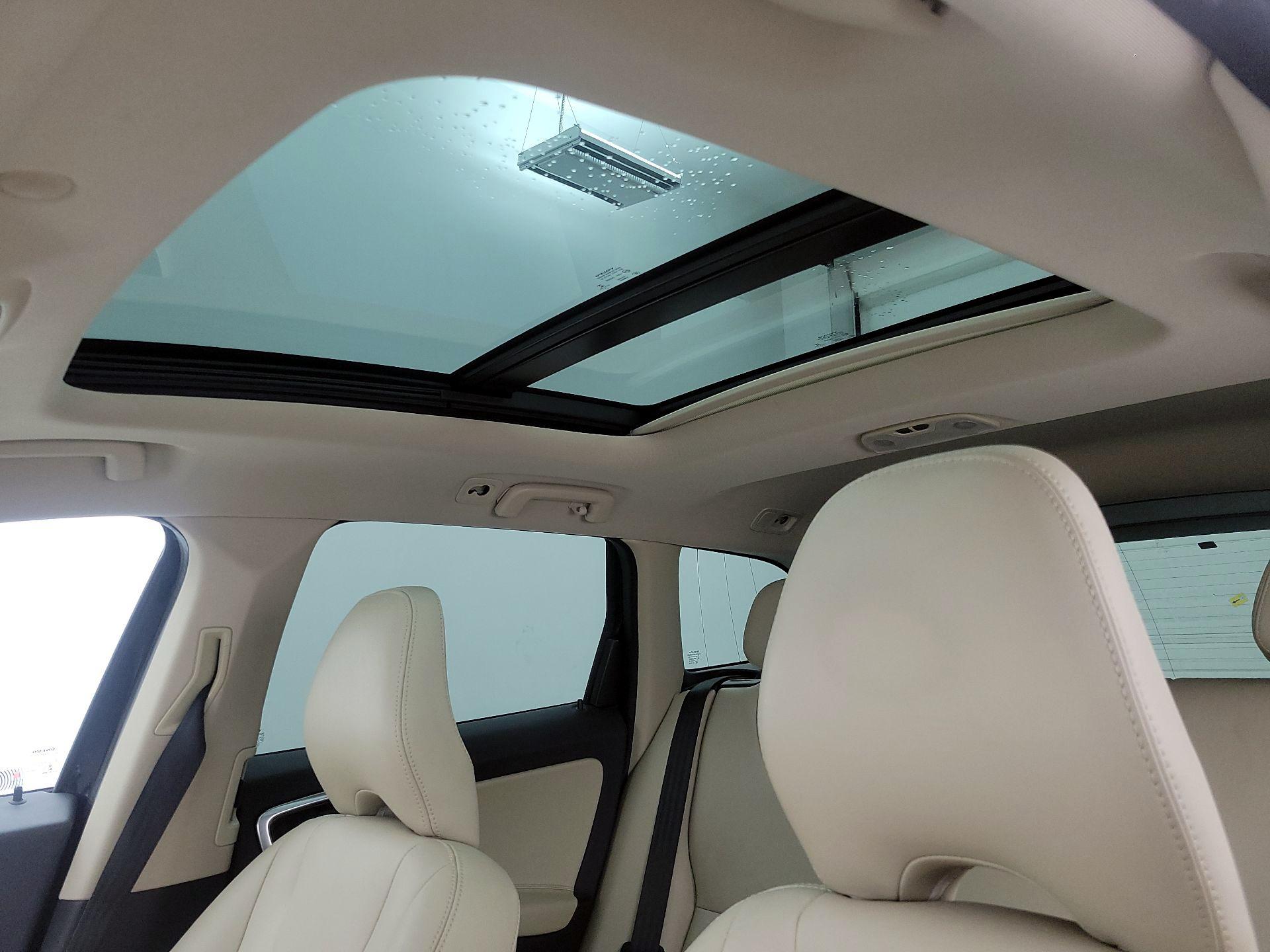 Thumbnail: 2017 Volvo XC60 - 20