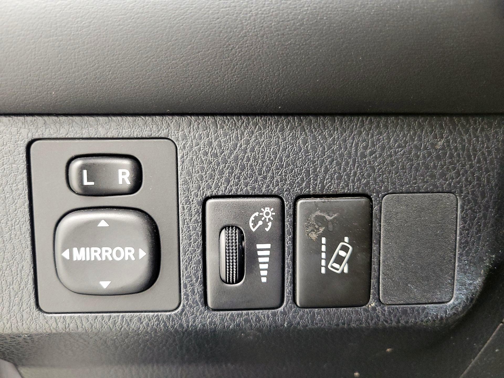 Thumbnail: 2018 Toyota RAV4 - 13