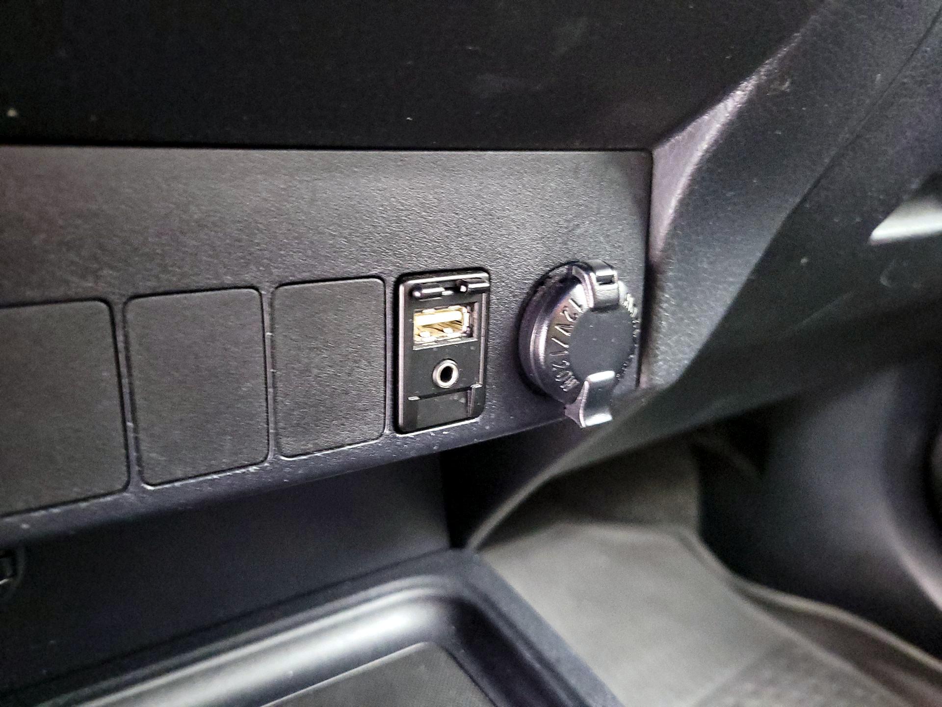 Thumbnail: 2018 Toyota RAV4 - 18