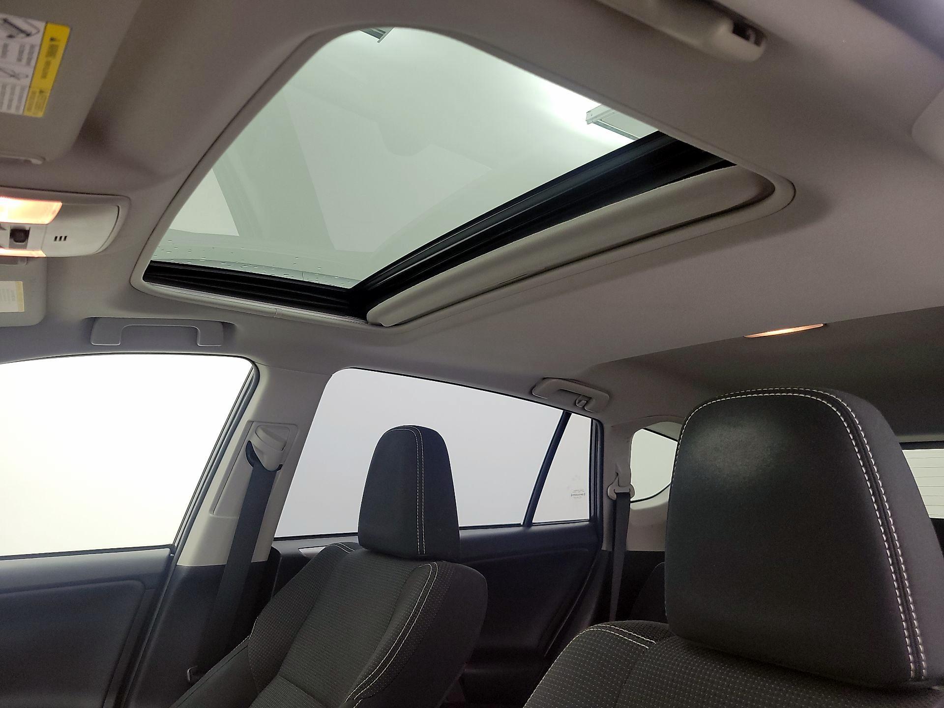 Thumbnail: 2018 Toyota RAV4 - 19