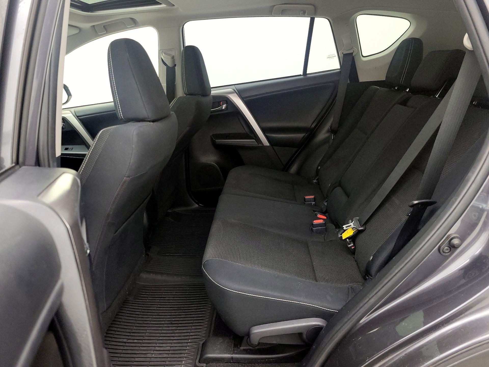 Thumbnail: 2018 Toyota RAV4 - 20