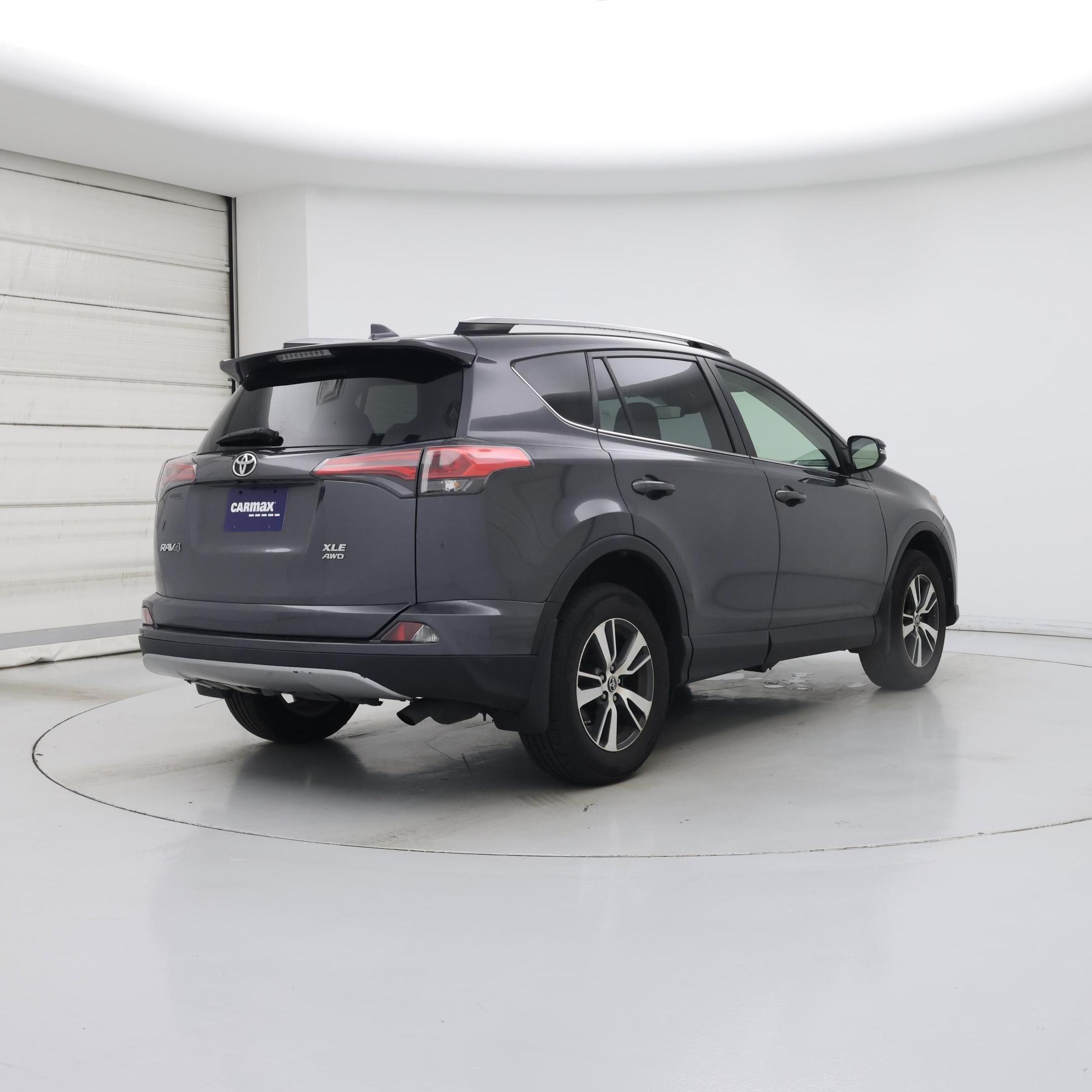 Thumbnail: 2018 Toyota RAV4 - 8