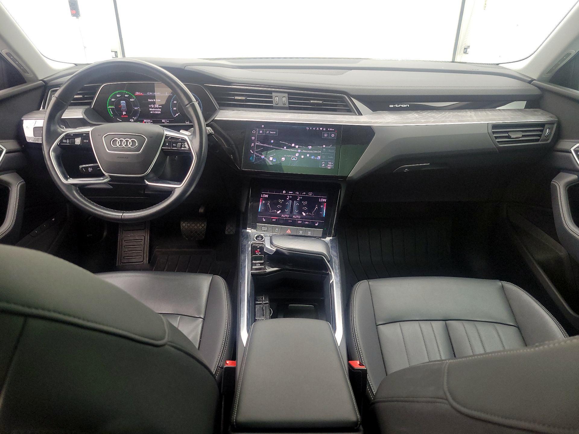 Thumbnail: 2022 Audi e-tron - 9