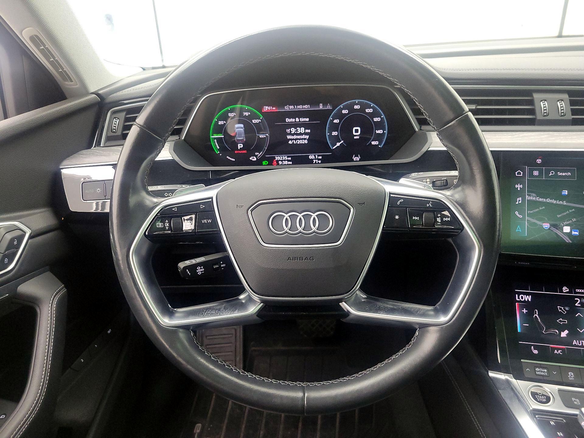 Thumbnail: 2022 Audi e-tron - 10