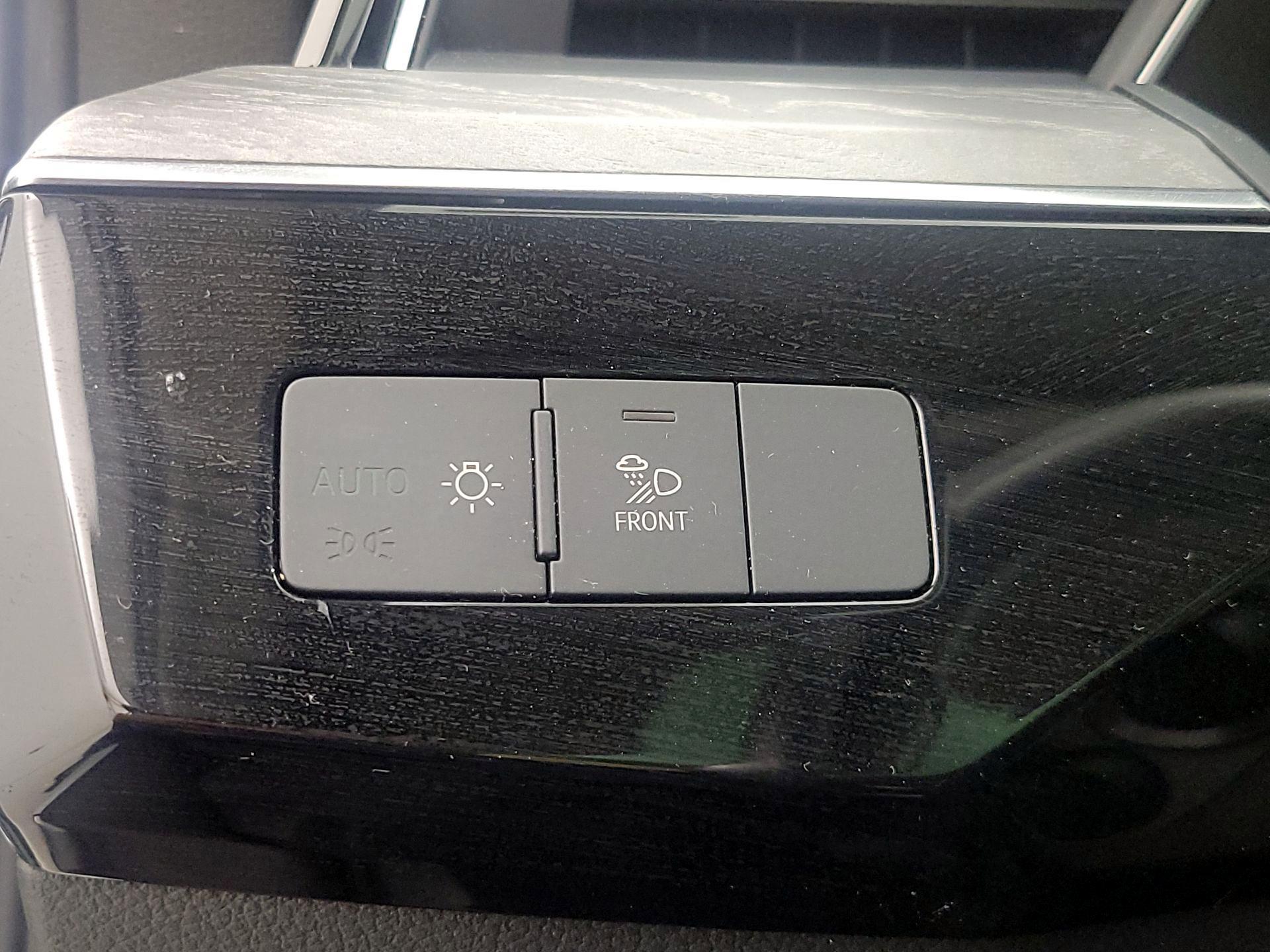 Thumbnail: 2022 Audi e-tron - 13