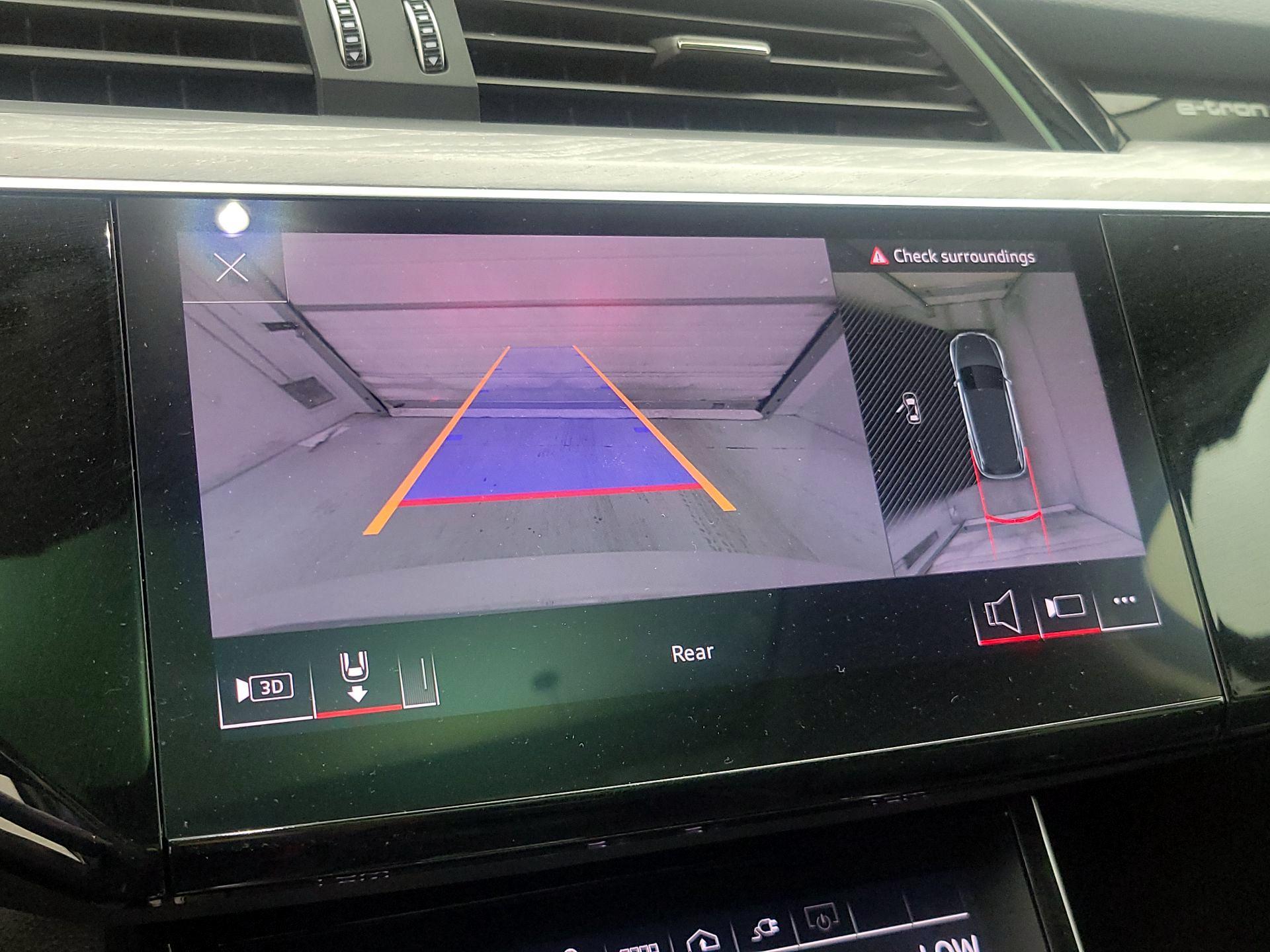 Thumbnail: 2022 Audi e-tron - 15