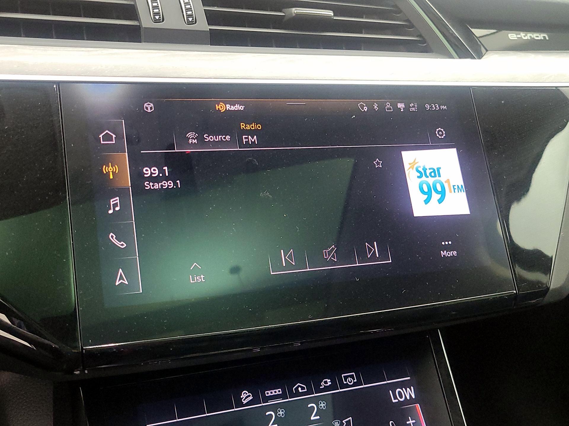 Thumbnail: 2022 Audi e-tron - 16