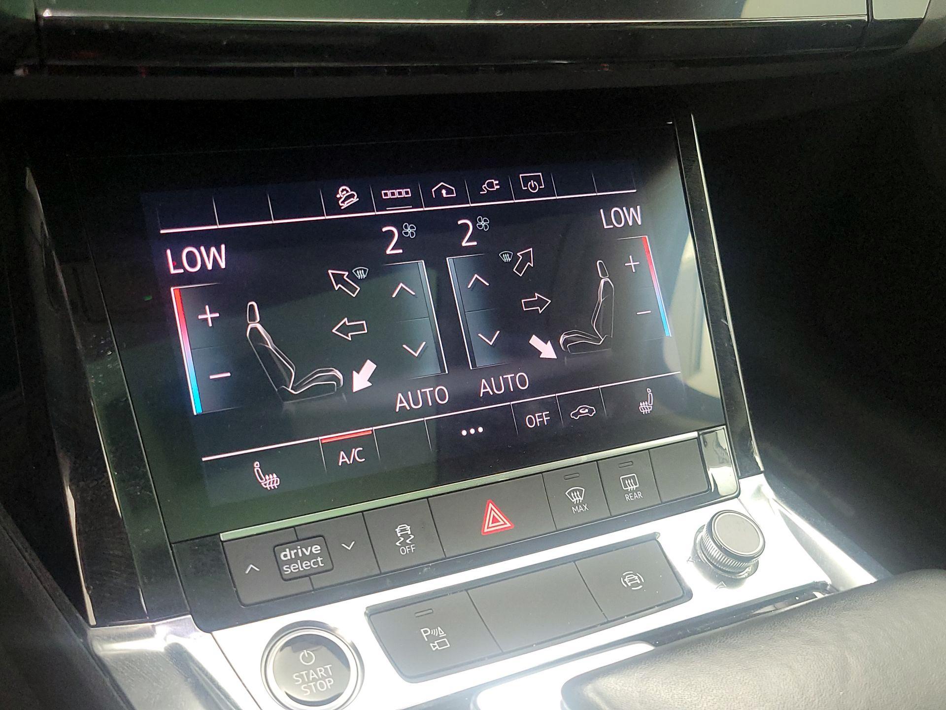 Thumbnail: 2022 Audi e-tron - 17