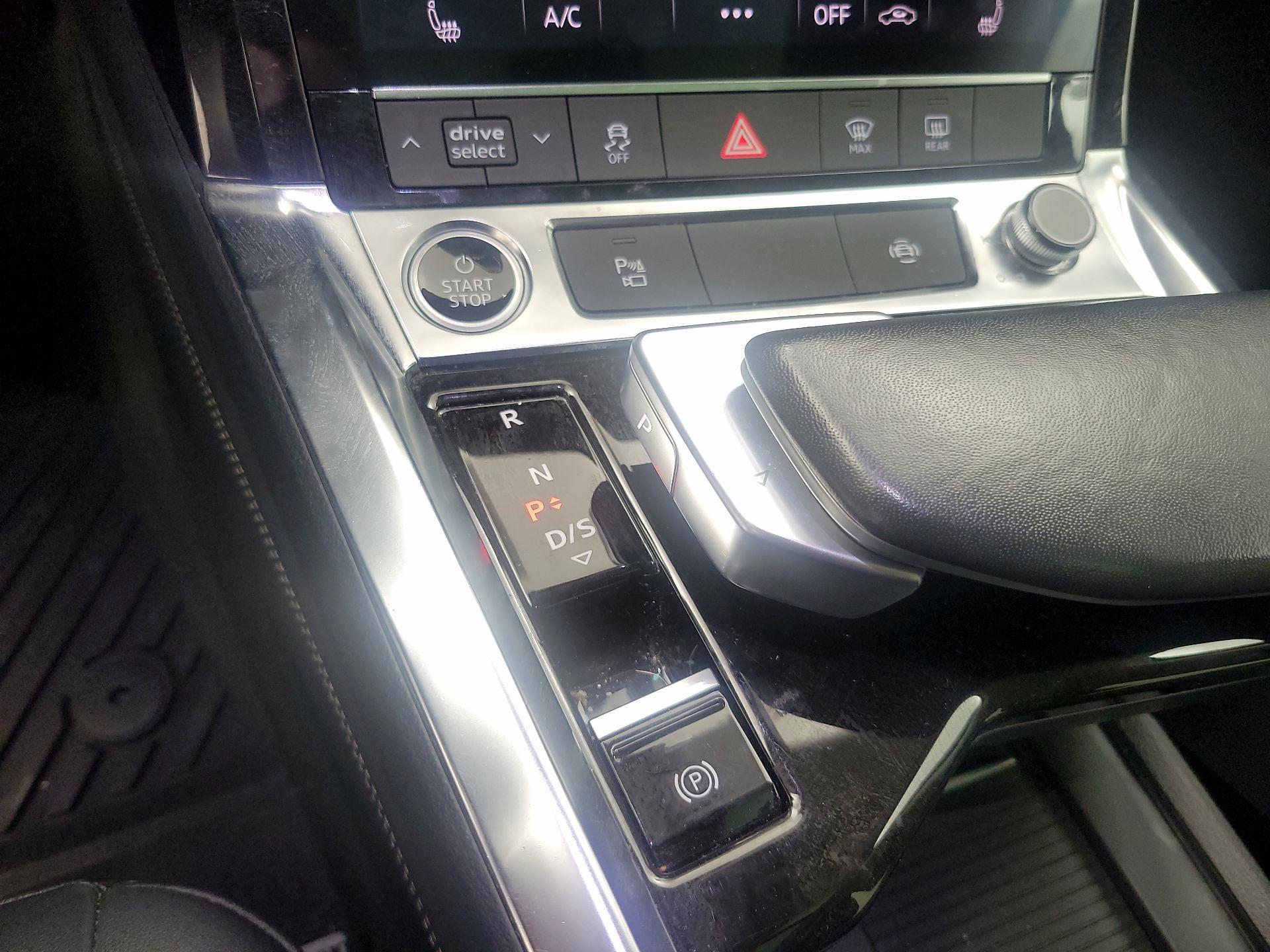 Thumbnail: 2022 Audi e-tron - 18