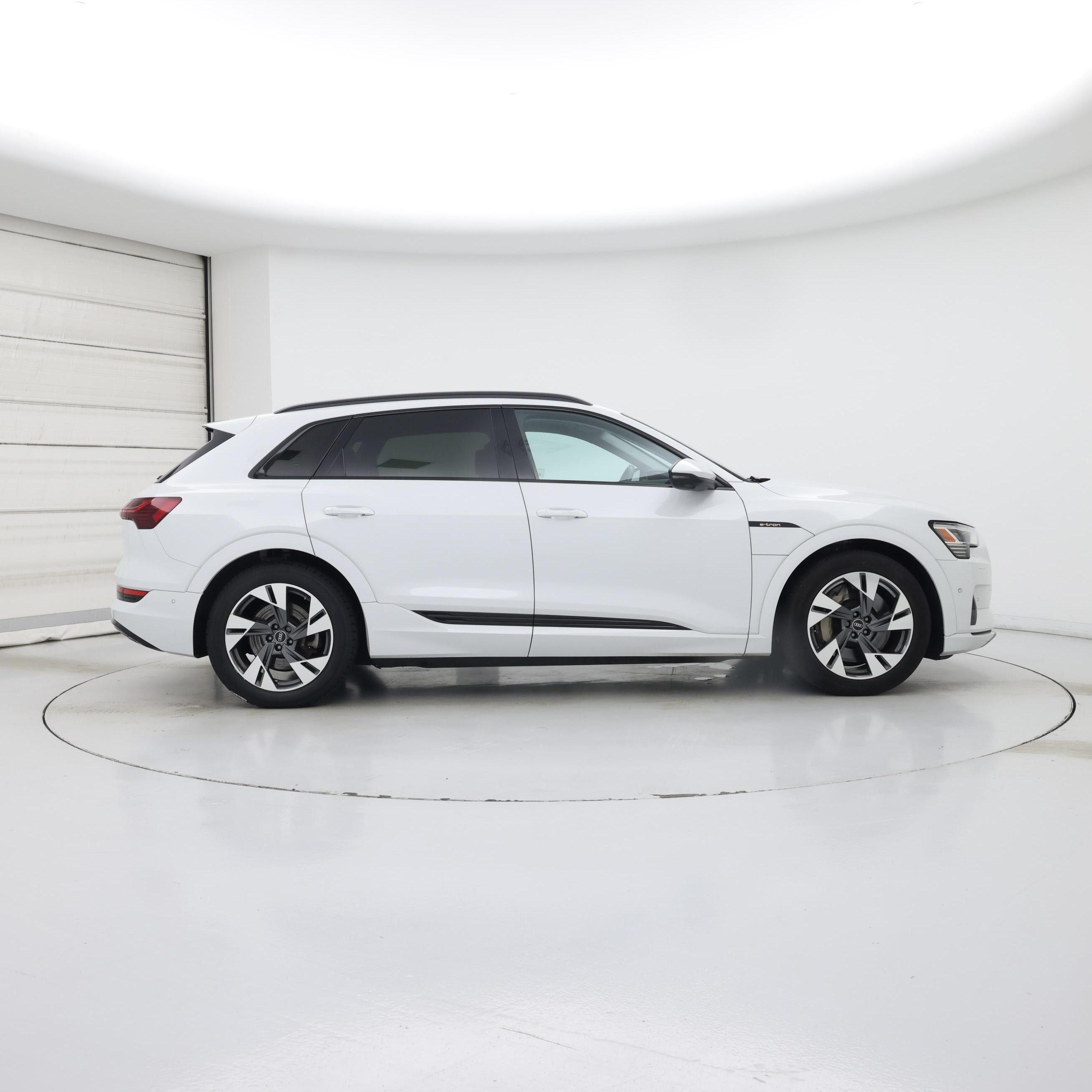 Thumbnail: 2022 Audi e-tron - 7