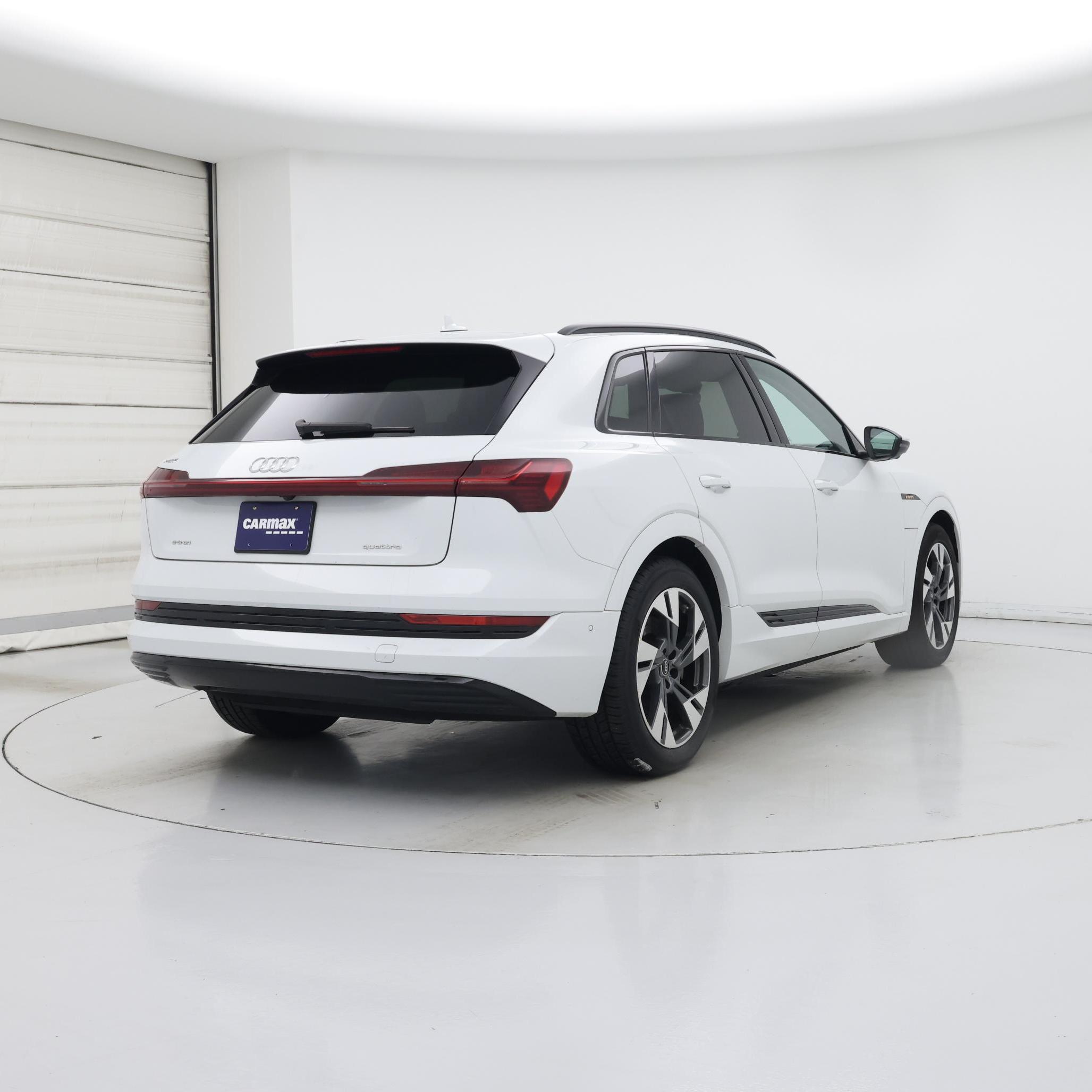 Thumbnail: 2022 Audi e-tron - 8