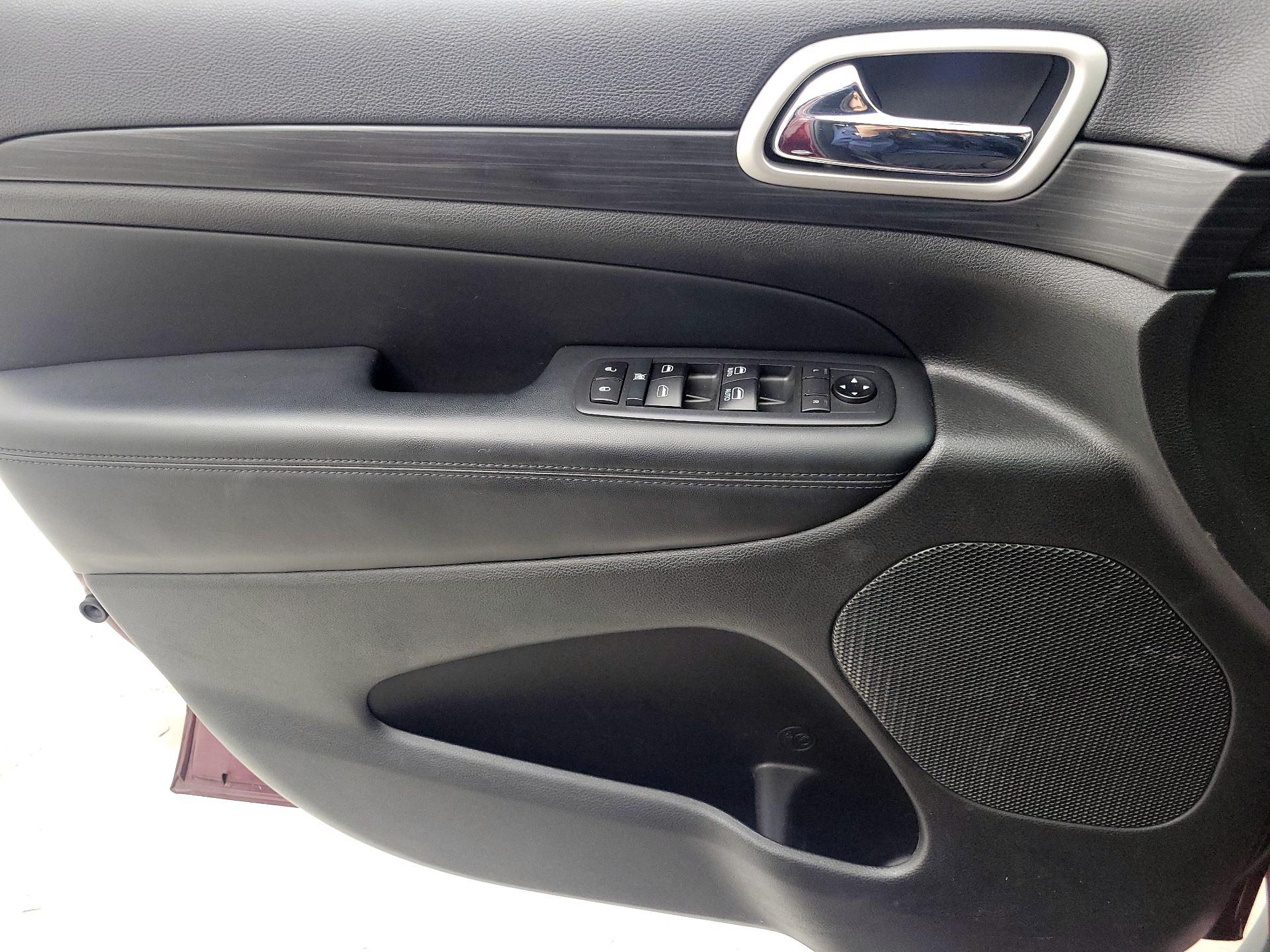 Thumbnail: 2020 Jeep Grand Cherokee - 12